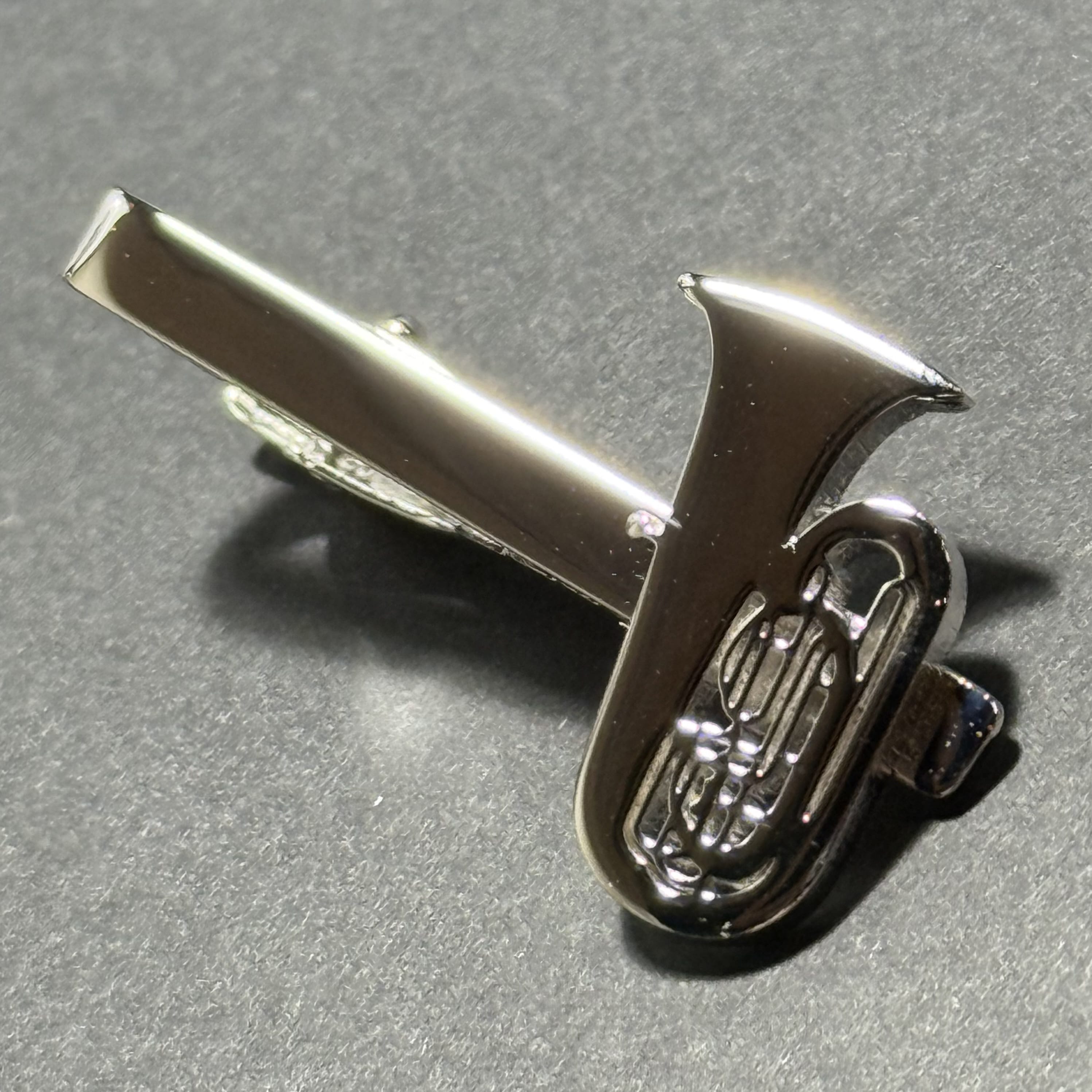 ASHIOURY アシュリー 楽器ネクタイピン プラチナメッキ 【テューバ】