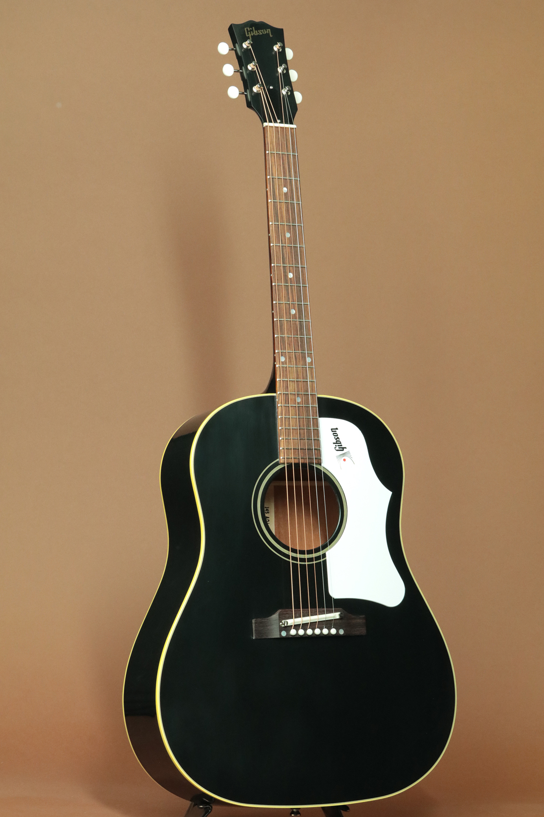 カスタムショップ製　Gibson 1960's J-45 希少カラー