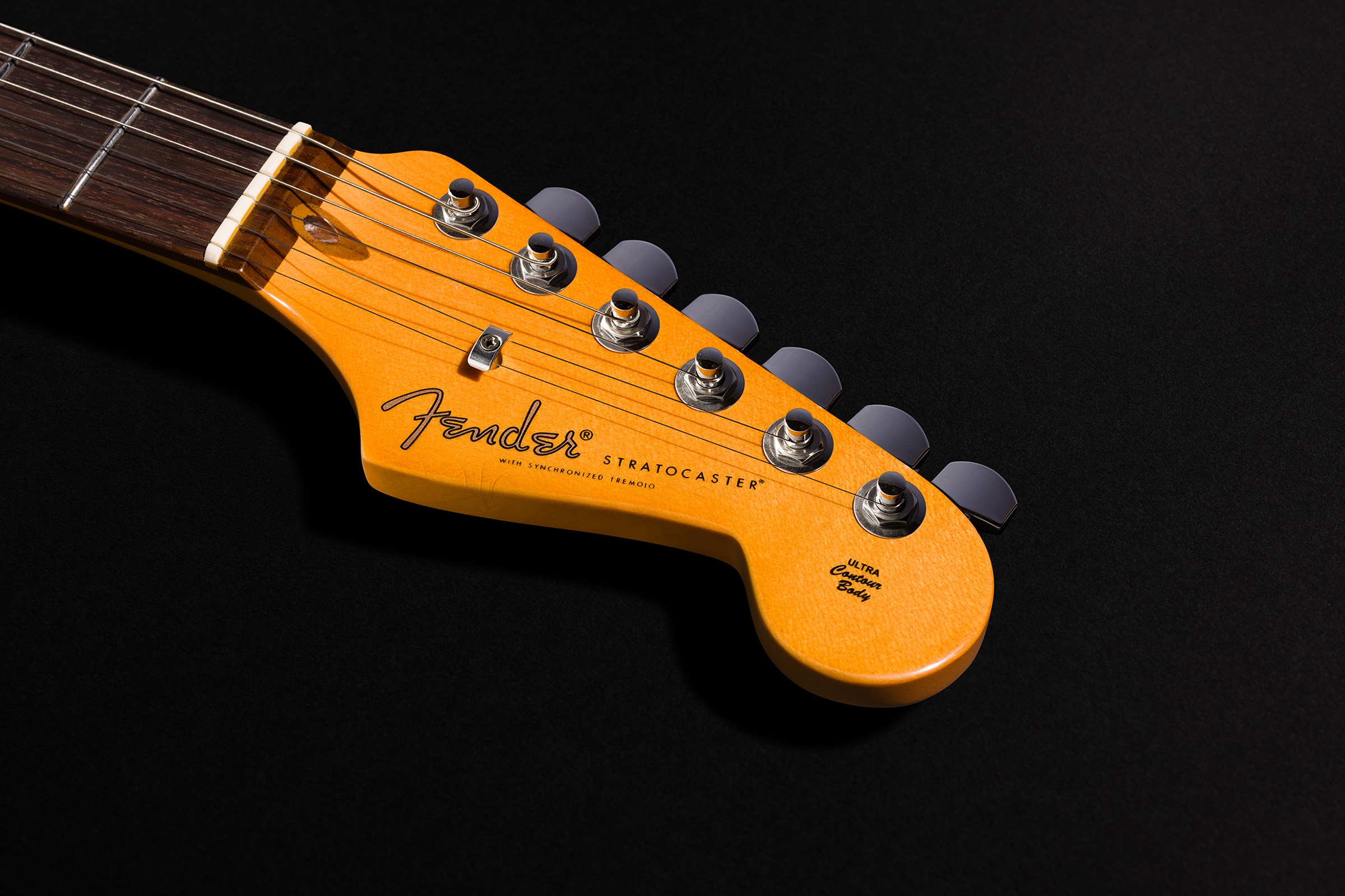 American Ultra Luxe Vintage '60s Stratocaster /Ice Blue Metallic/Rosewood Fingerboard