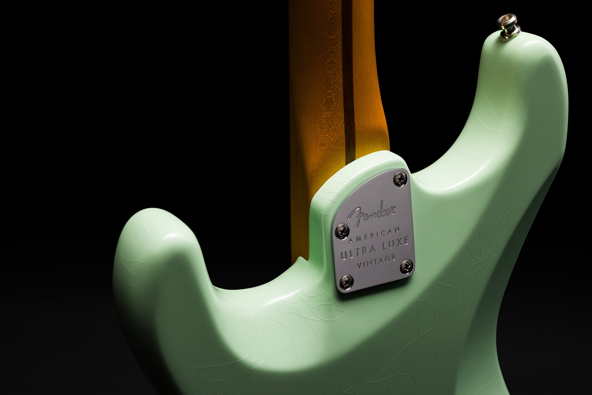 American Ultra Luxe Vintage '60s Stratocaster /Ice Blue Metallic/Rosewood Fingerboard