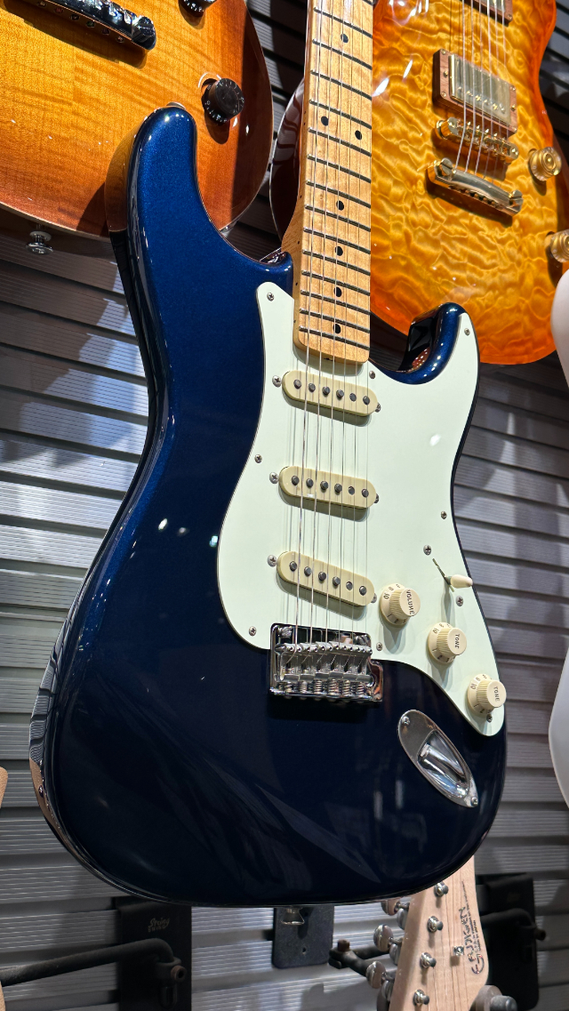 Made In Japan Hybrid Stratocaster Midnight Blue 2018