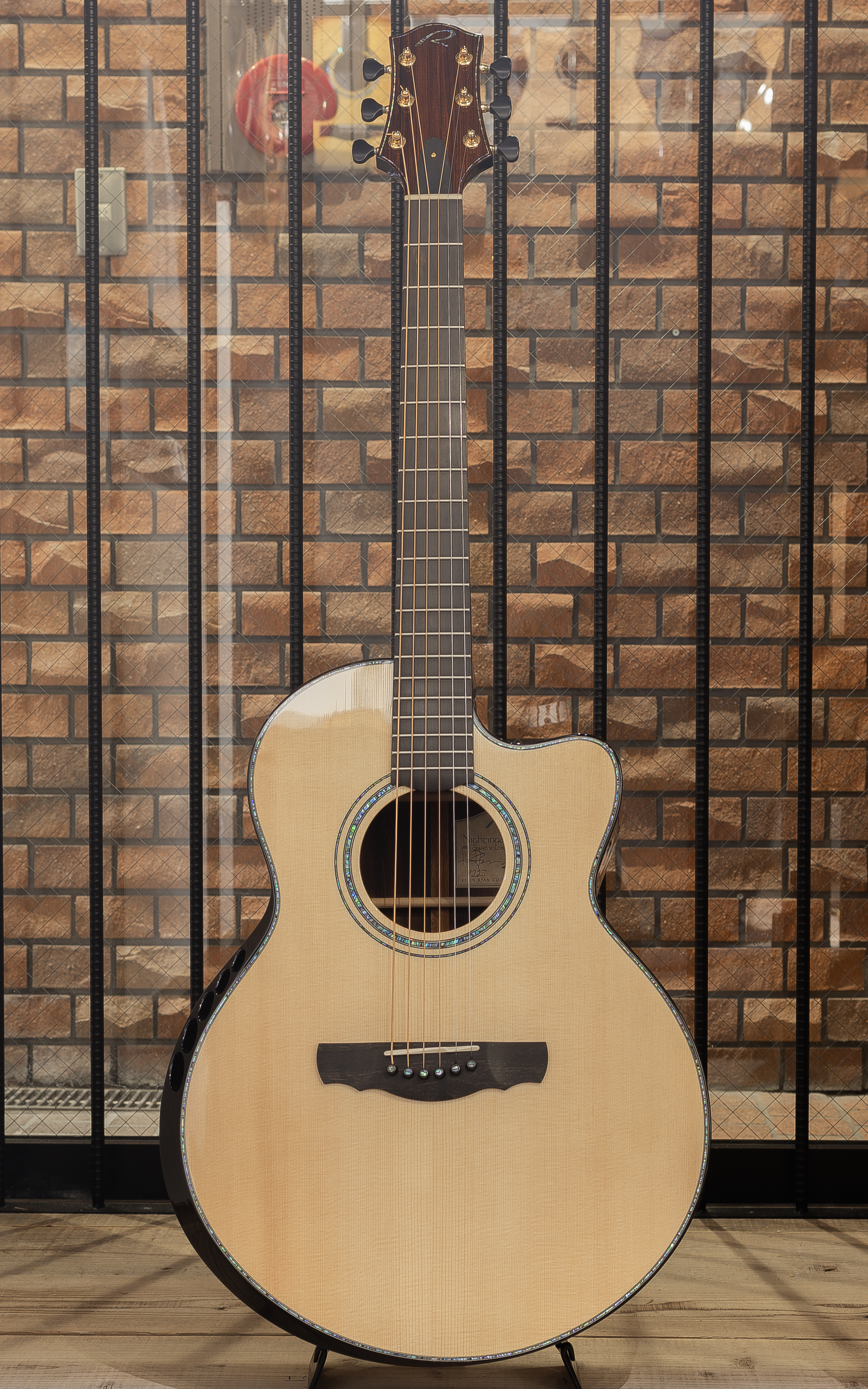 Nightingale Grand Soloist Cutaway European Spruce / Cocobolo
