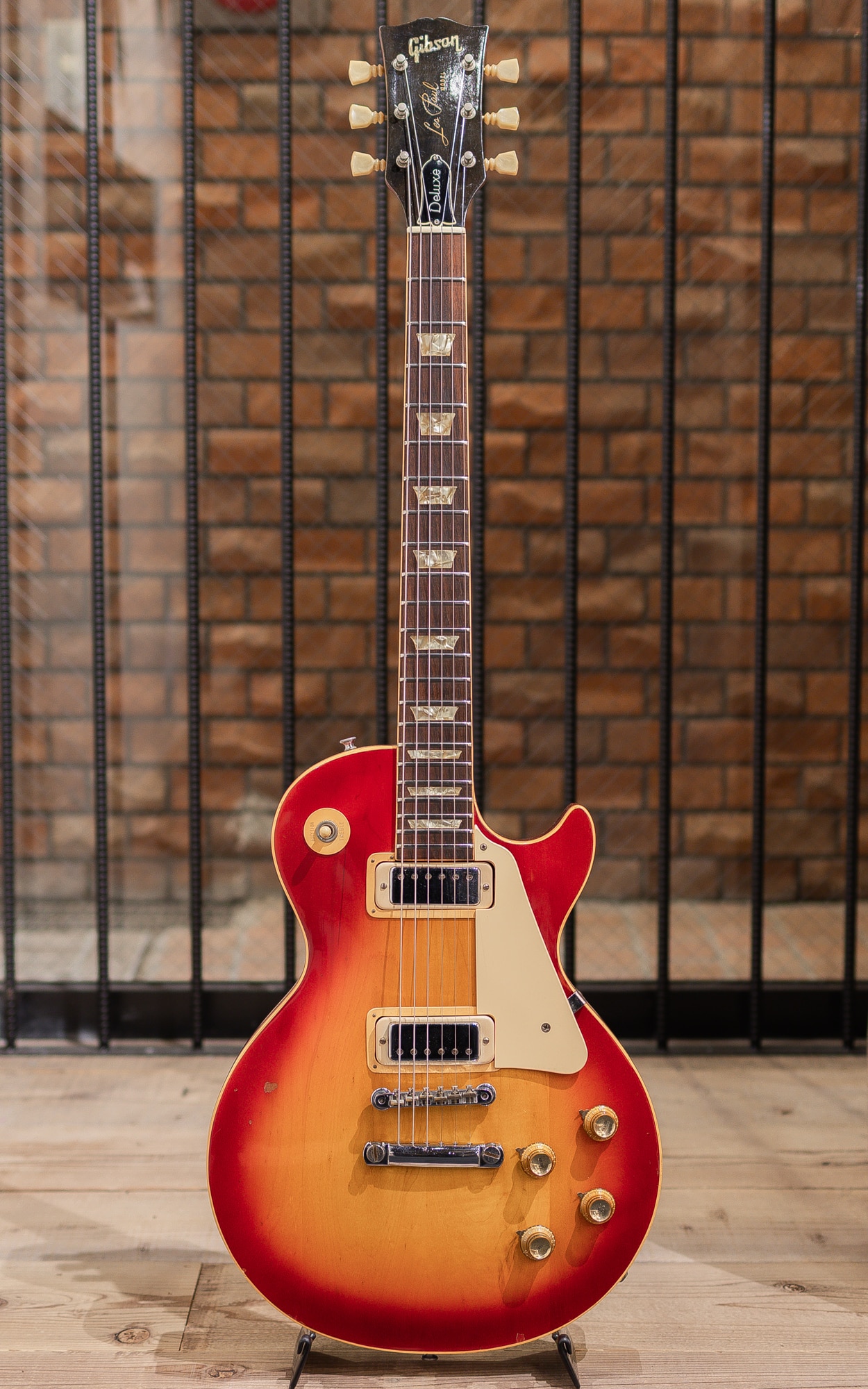 Les Paul Deluxe "Goof Hiders" Cherry Sunburst / Circa 1974