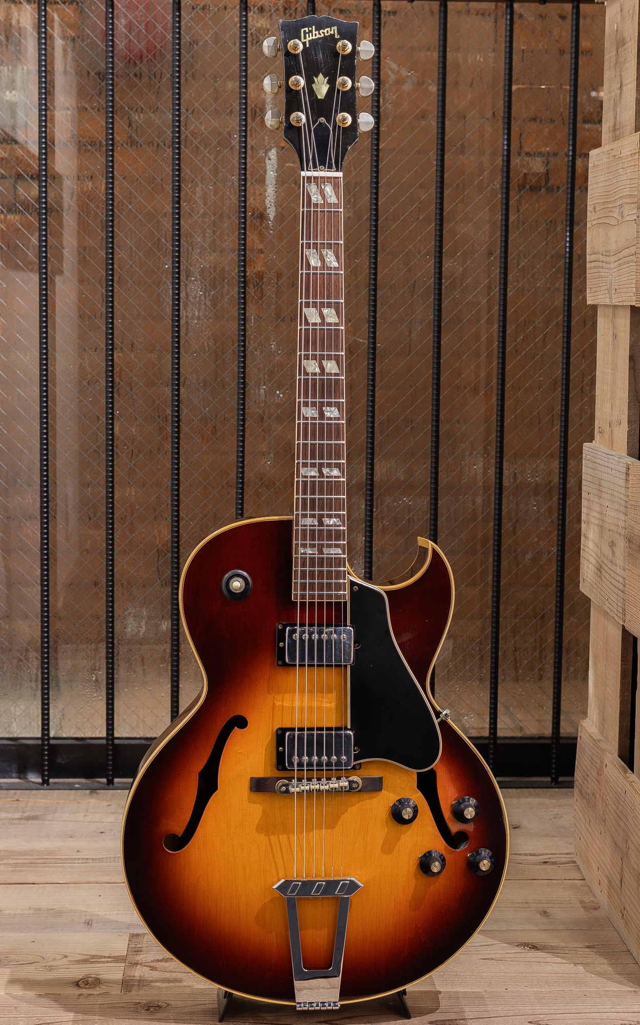 ES-175D Sunburst / 1970