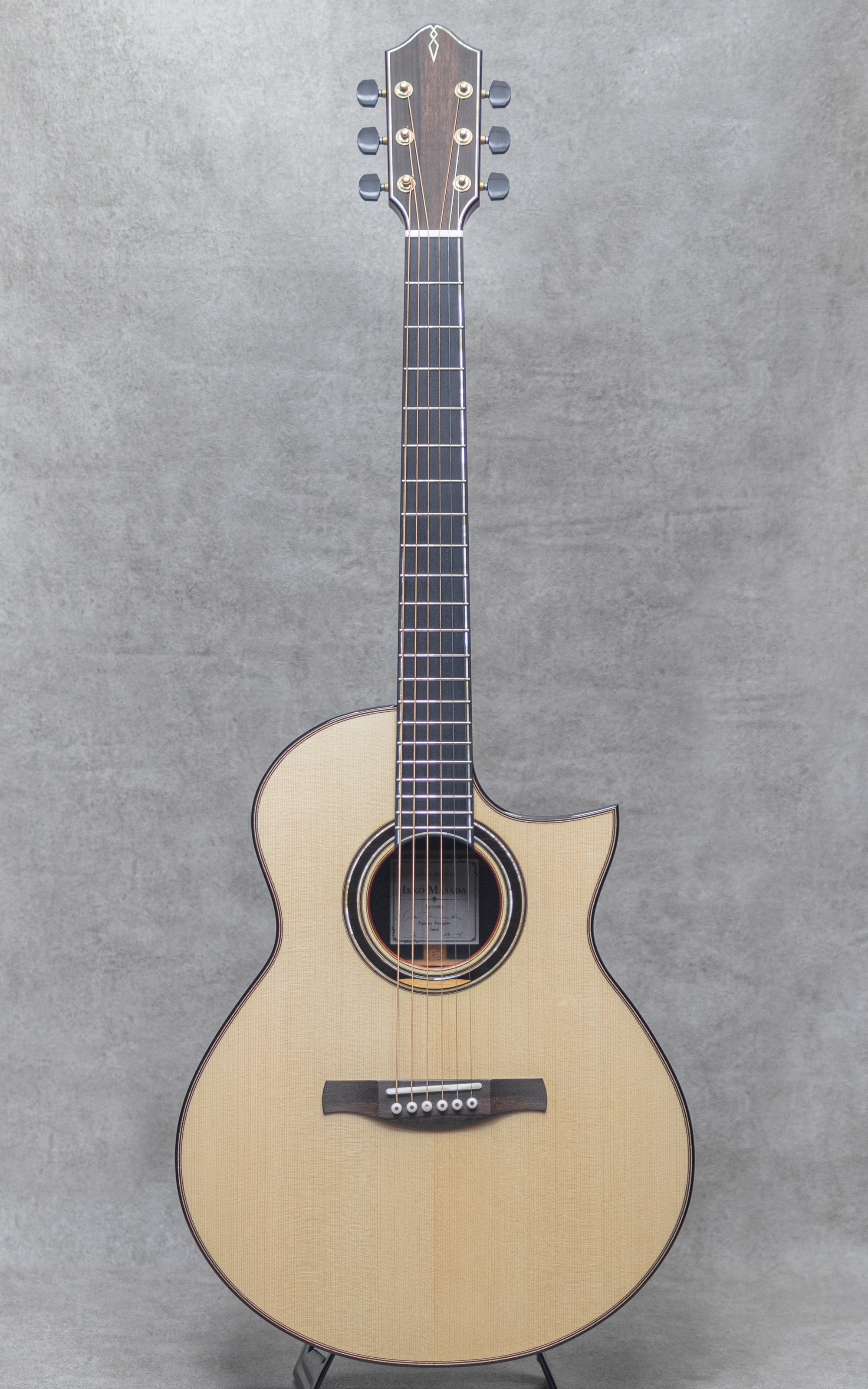 Model A Cutaway German Spruce / African Blackwood