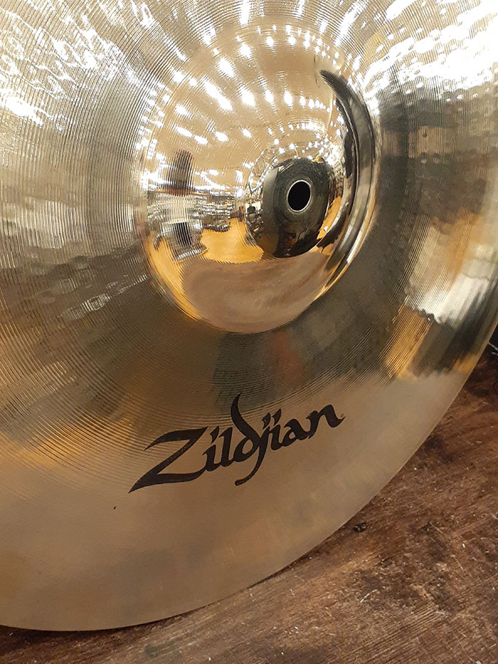 【新品】A Custom 19" Crash