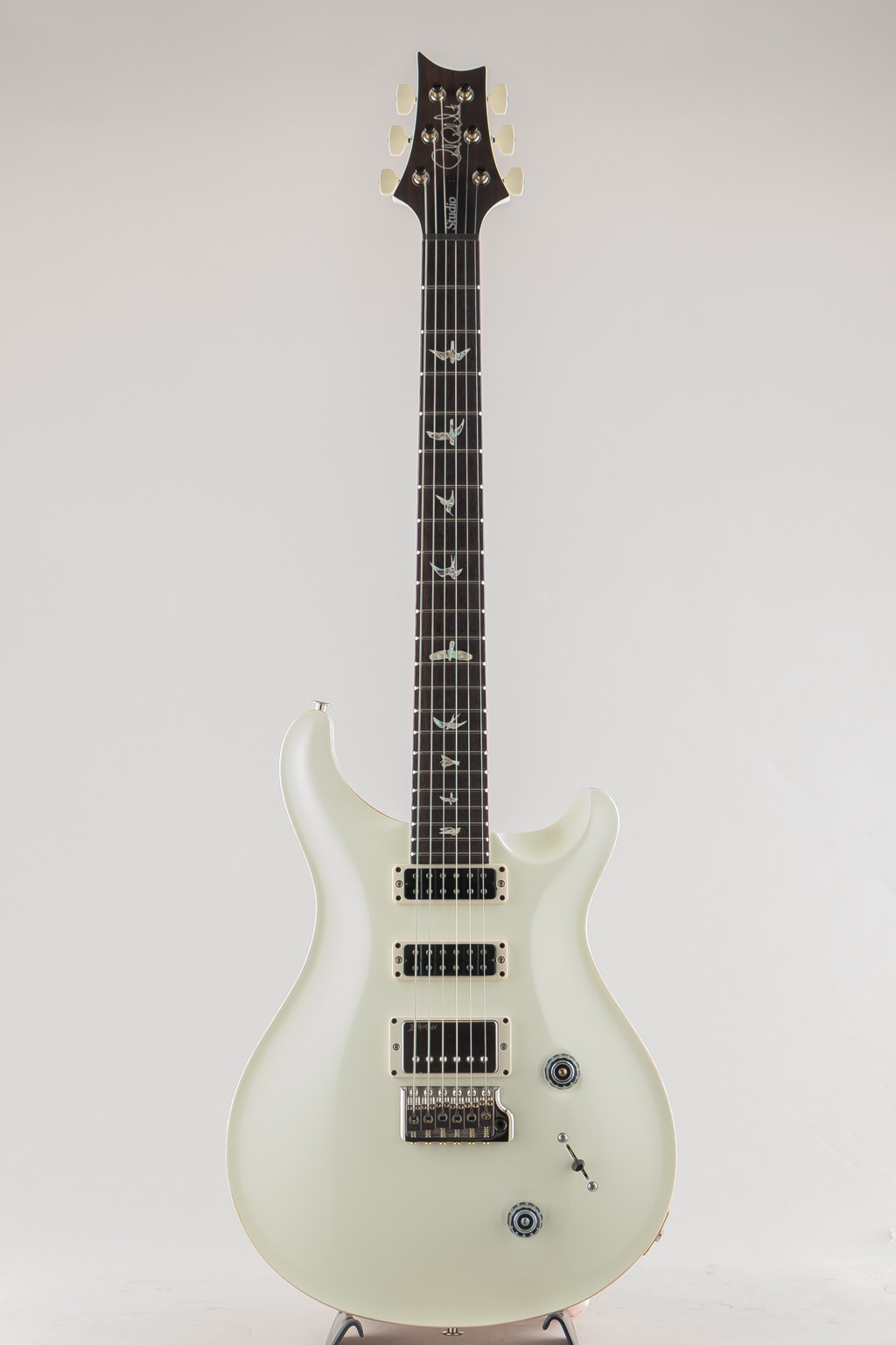 Studio 22 Antique White 2025