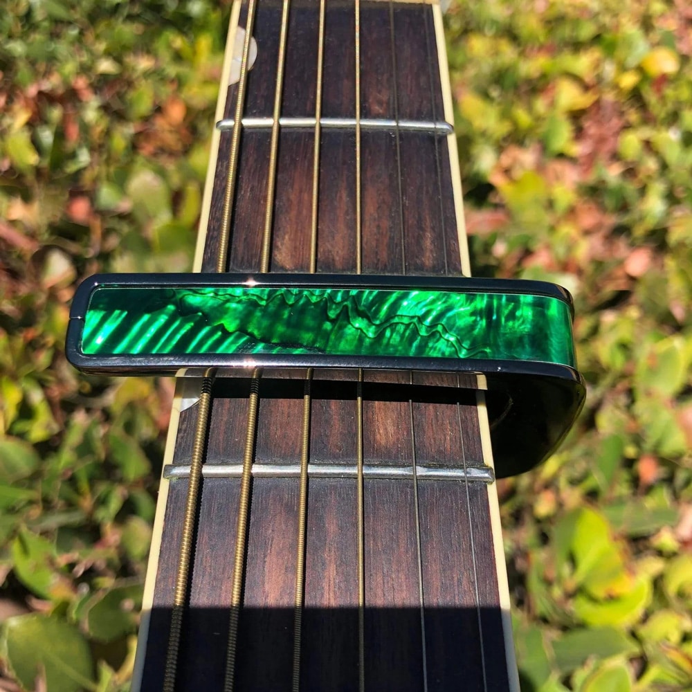 タリア カポ Thalia Capos Exotic Shell Series Emerald Green Abalone / 24K GOLD / ギター 12インチフレットパッド付属