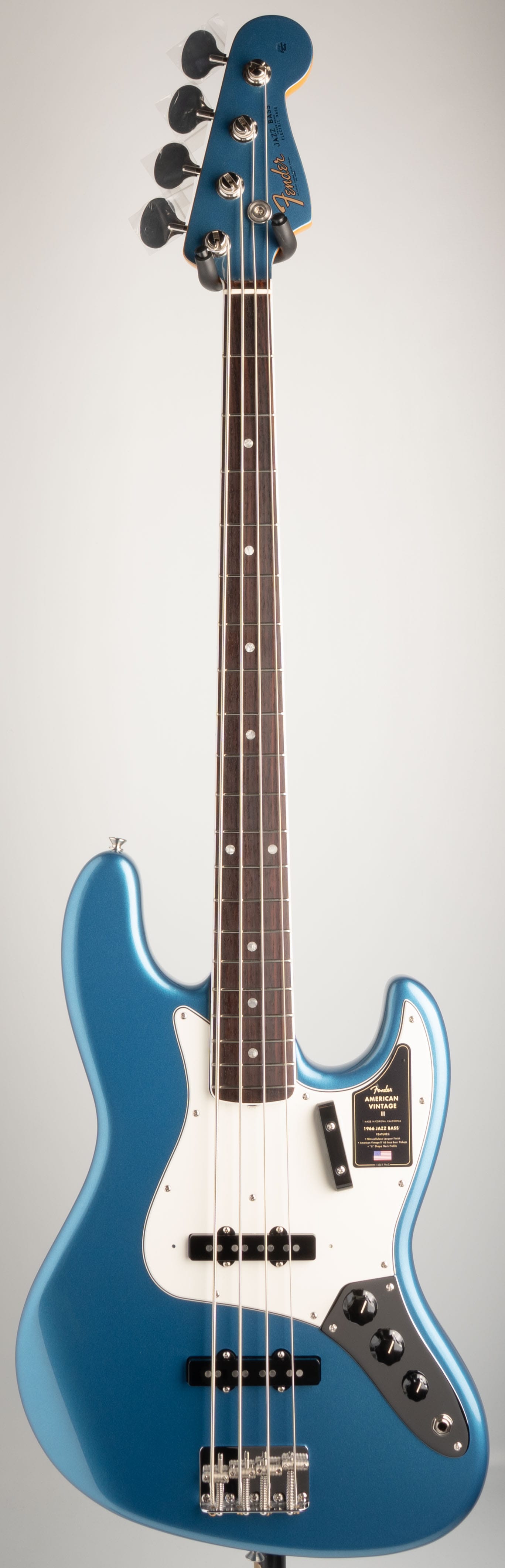 American Vintage II 1966 Jazz Bass / Lake Placid Blue