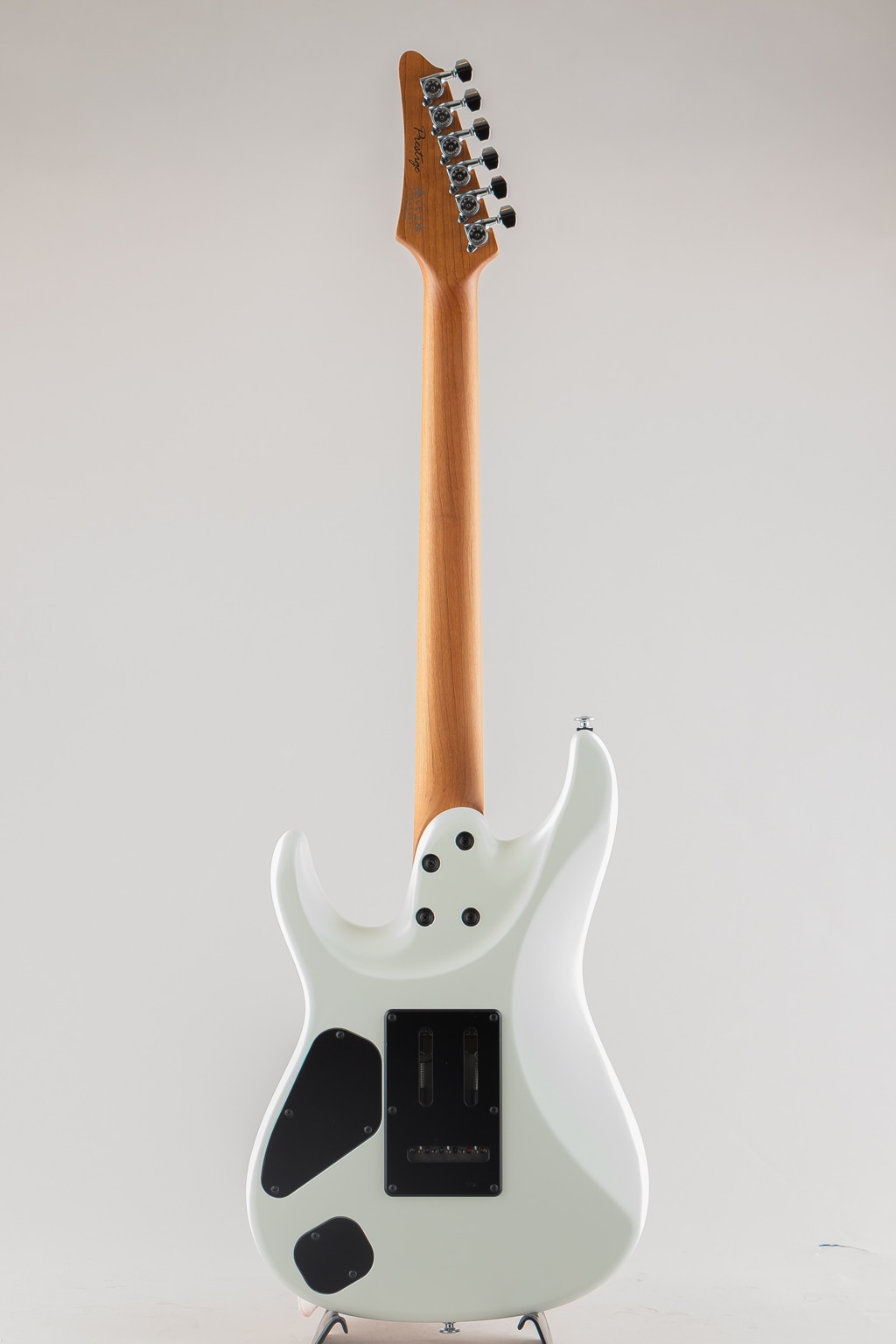 AZ2402 / Pearl White Flat