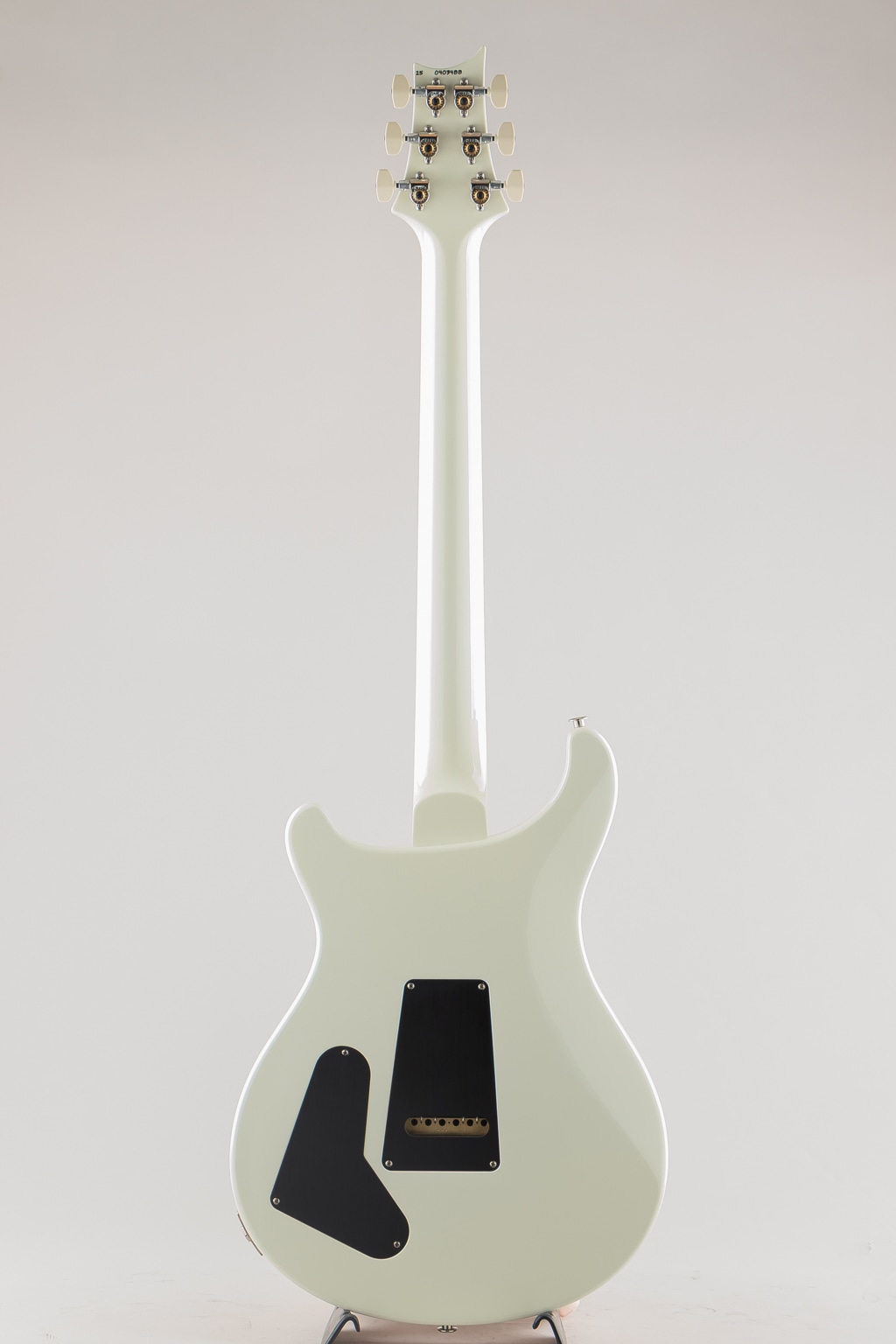Studio 22 Antique White 2025