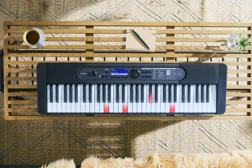 CASIO (カシオ) LK-550BK ブラック Casiotone 光ナビゲーション カシオ キーボード 61鍵盤 人気ソング内蔵