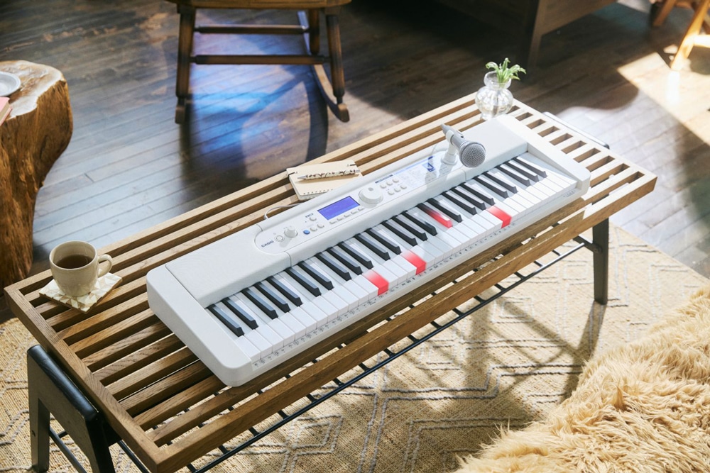 CASIO (カシオ) LK-550WE ホワイト + ヘッドフォン(ATH-S100BK) + クロス + 巾着 光ナビゲーション カシオ キーボード 61鍵盤 人気ソング内蔵