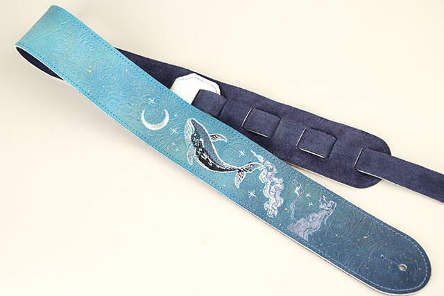 【Special Edition】月夜クジラ 刺繍ストラップ MIKIGAKKI UMEDA CUSTOM 【Special Edition】月夜クジラ Order model 梅田店