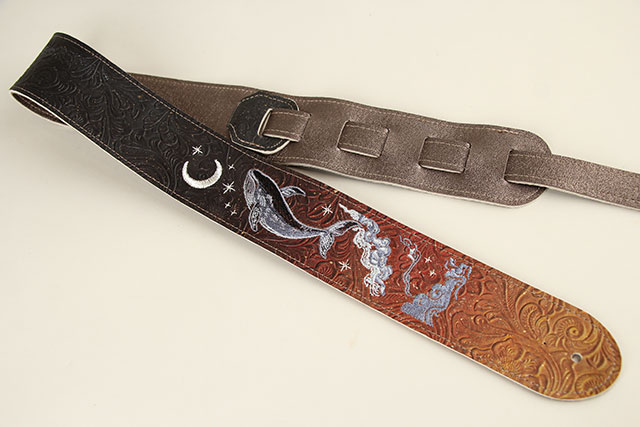 【Special Edition】月夜クジラ刺繍ストラップ 紅月夜 夕暮れの空Ver. 月夜クジラ 紅月夜 夕暮れの空Ver. 梅田店