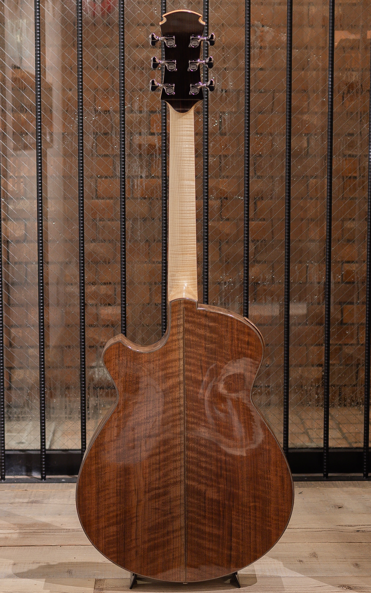 Archtop 16 Prototype Spruce / Black Walnut