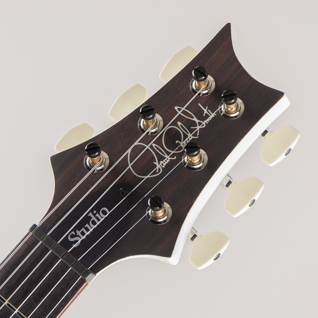 Studio 22 Antique White 2025
