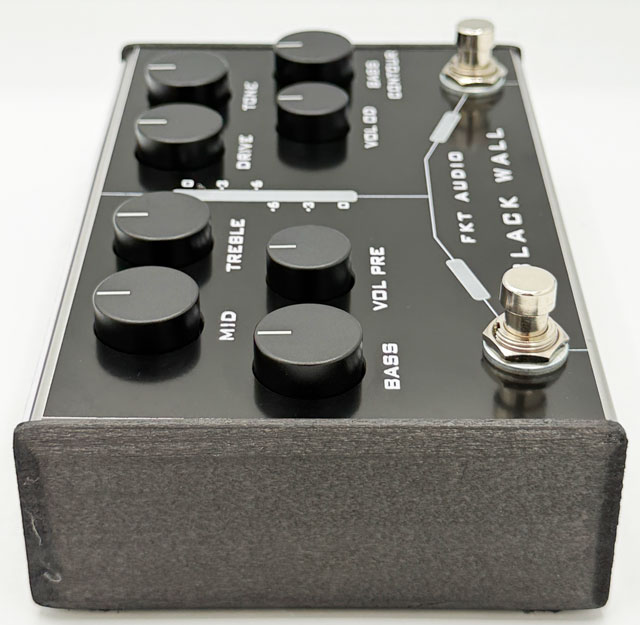 Black Wall / Bass Overdrive - Preamp - 3 Band EQ