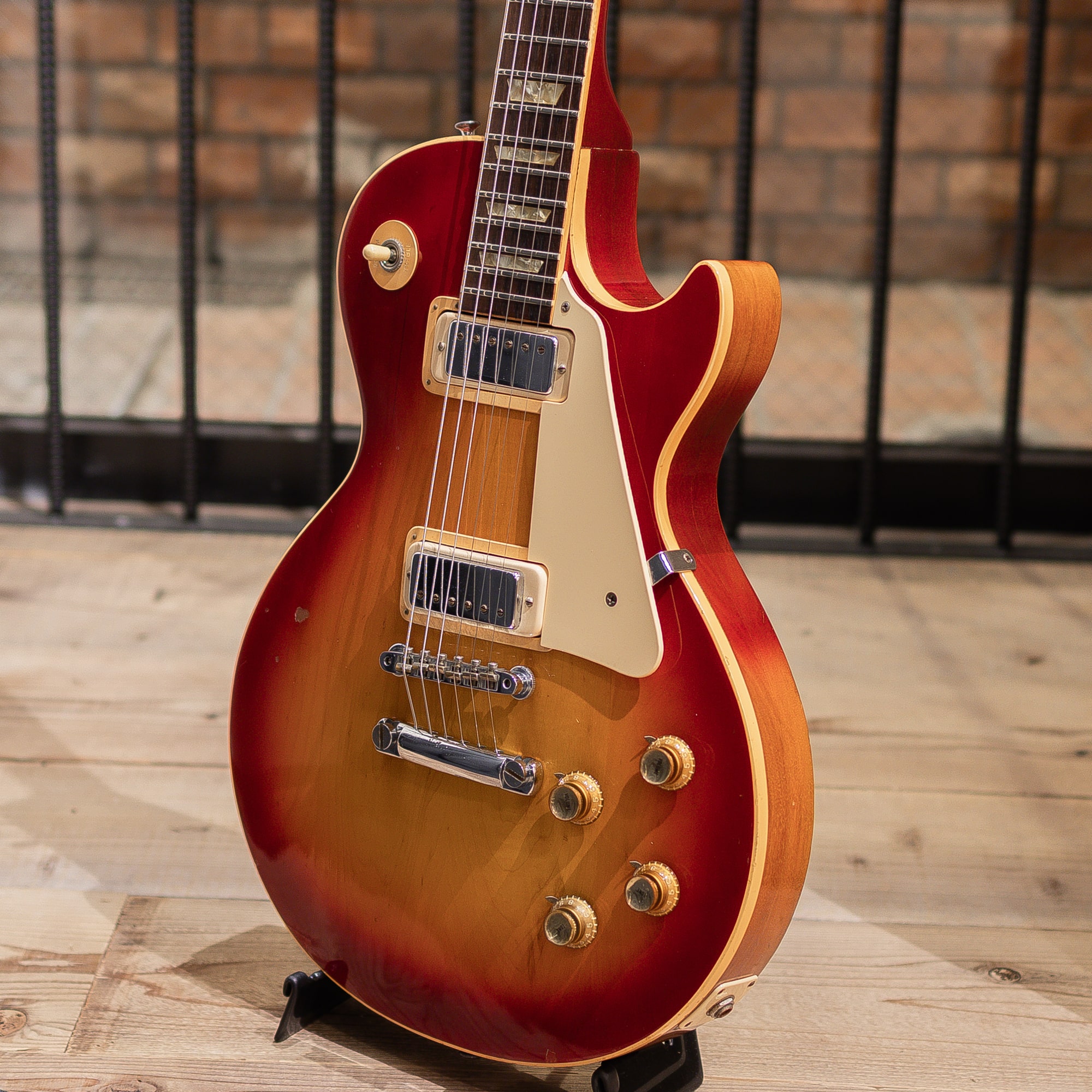 Les Paul Deluxe "Goof Hiders" Cherry Sunburst / Circa 1974
