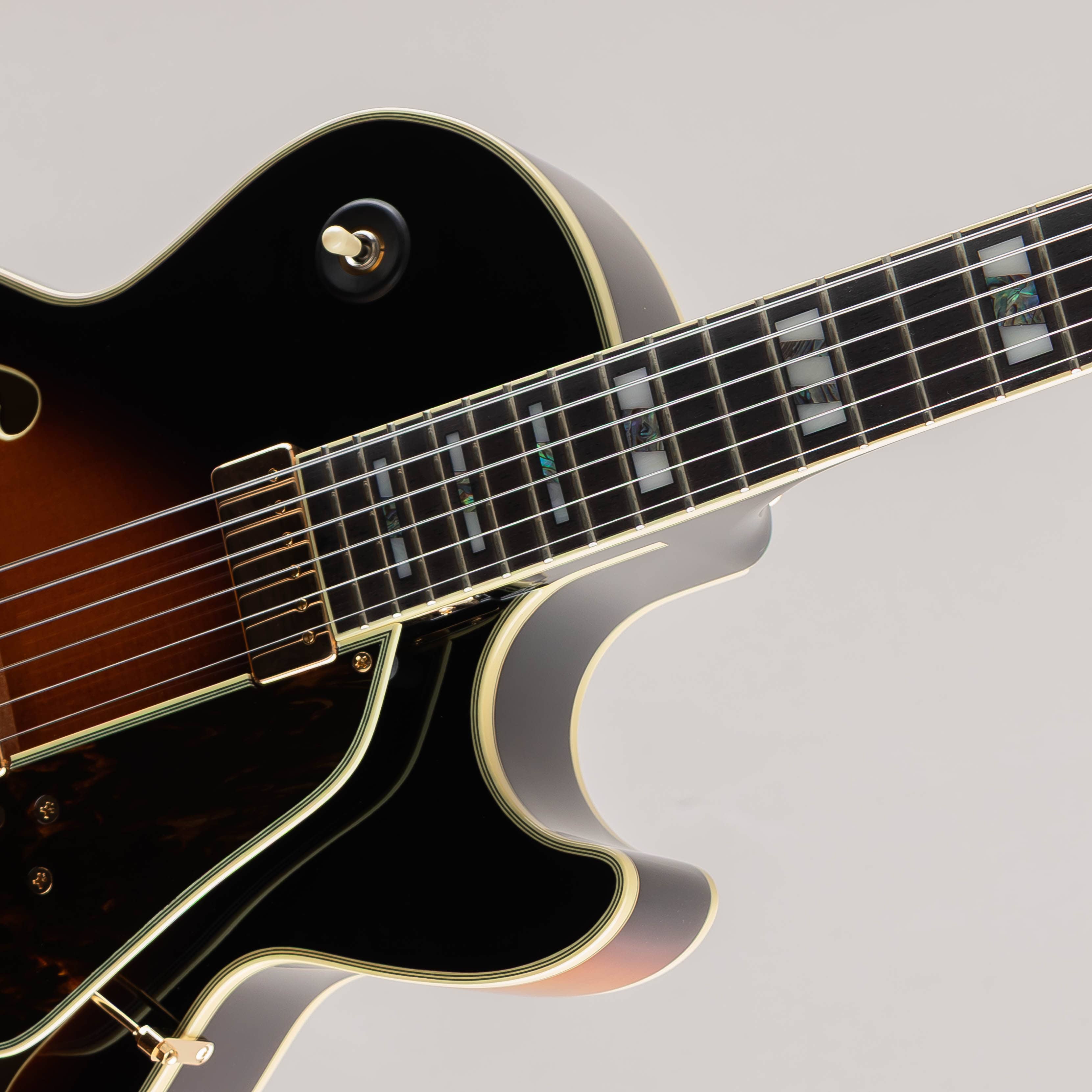 GB10 / Brown Sunburst