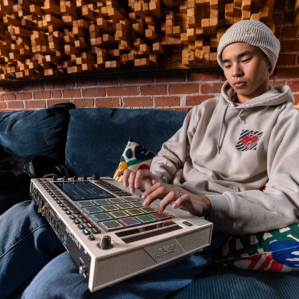 《限定カラー》 AKAI アカイ MPC LIVE 3 Retro サンプラー グルーヴマシーン 音楽制作ツール スタンドアローン