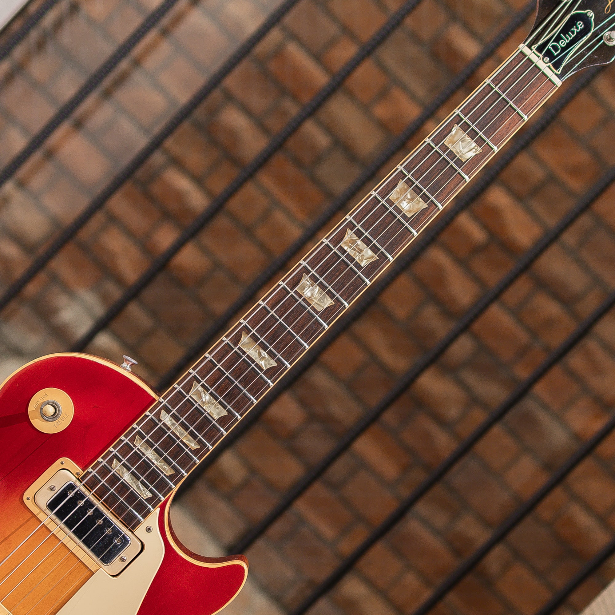 Les Paul Deluxe "Goof Hiders" Cherry Sunburst / Circa 1974