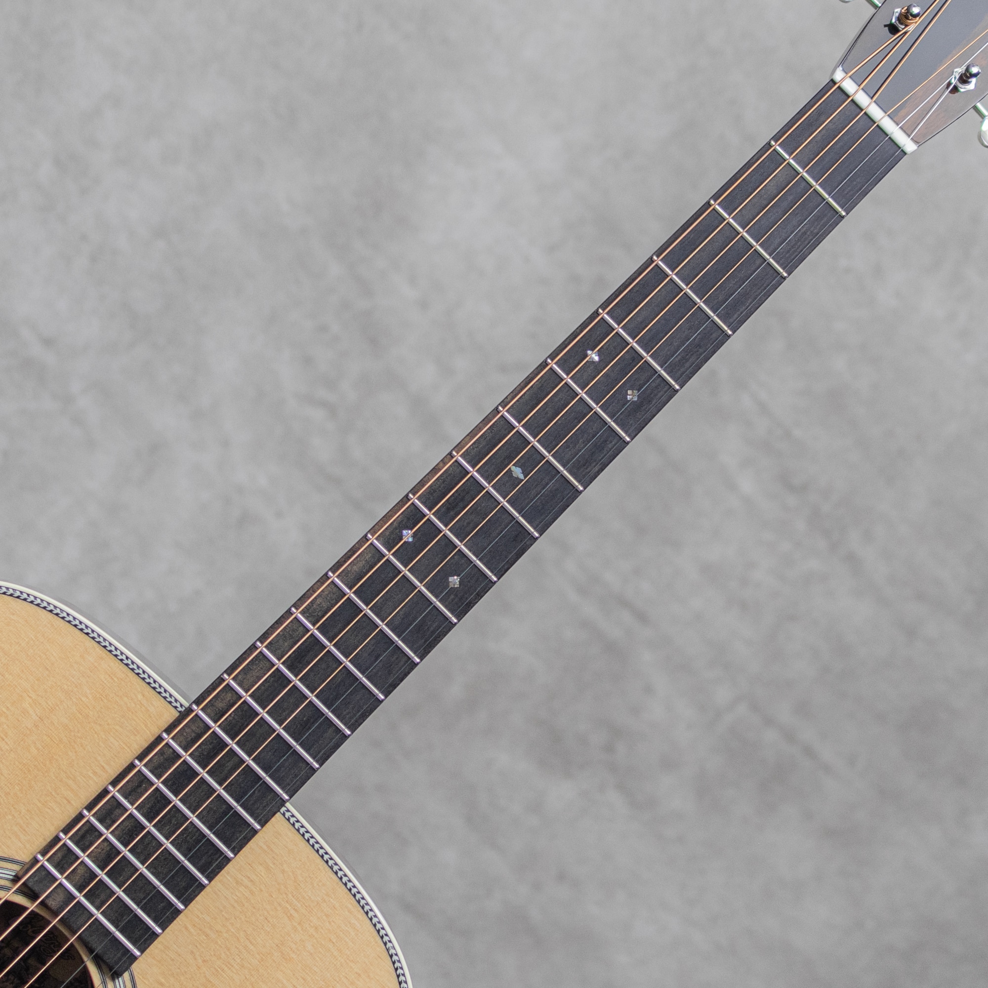 OM2H Q Sitka Spruce