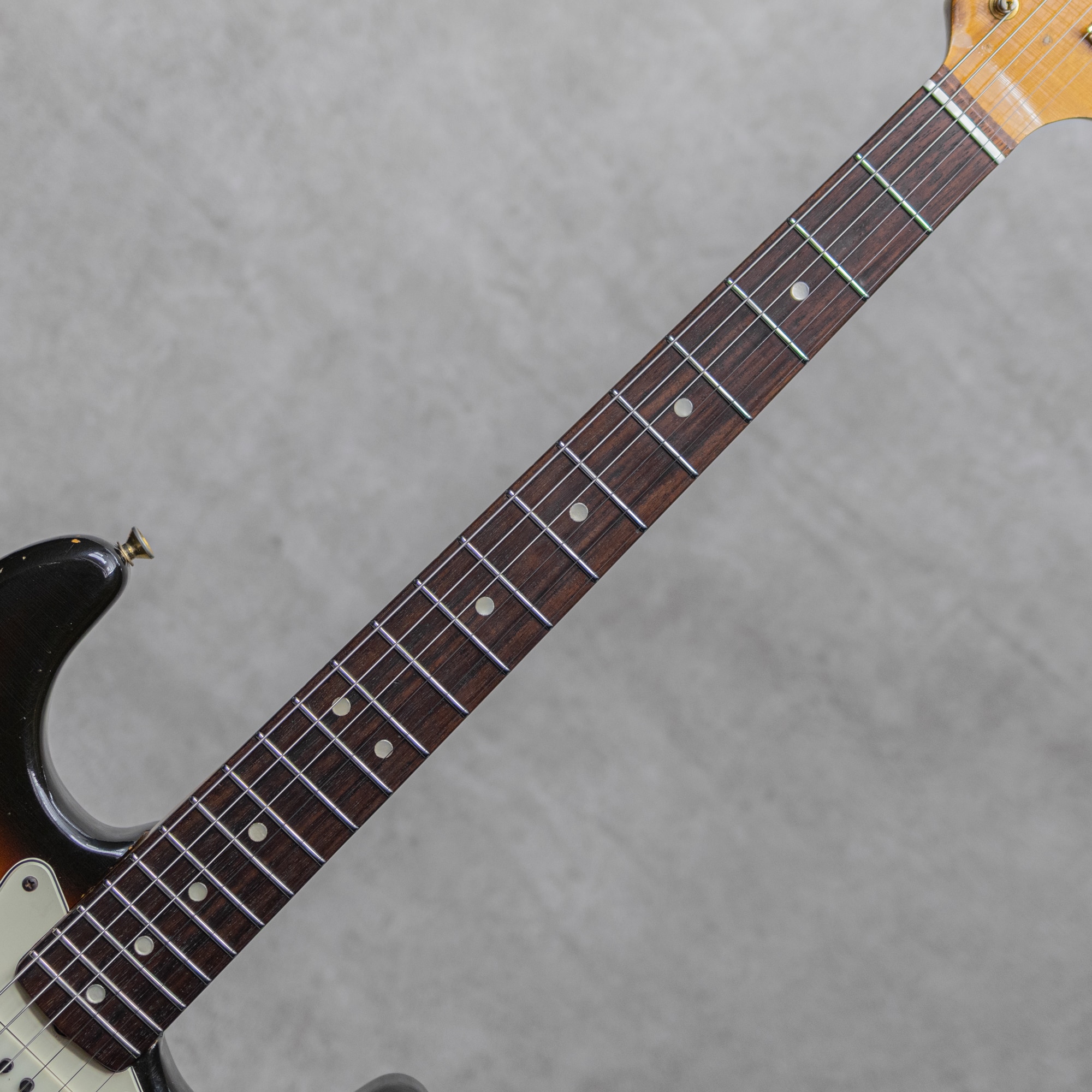 Stratocaster Sunburst Gold Hardware / 1966 & 1967