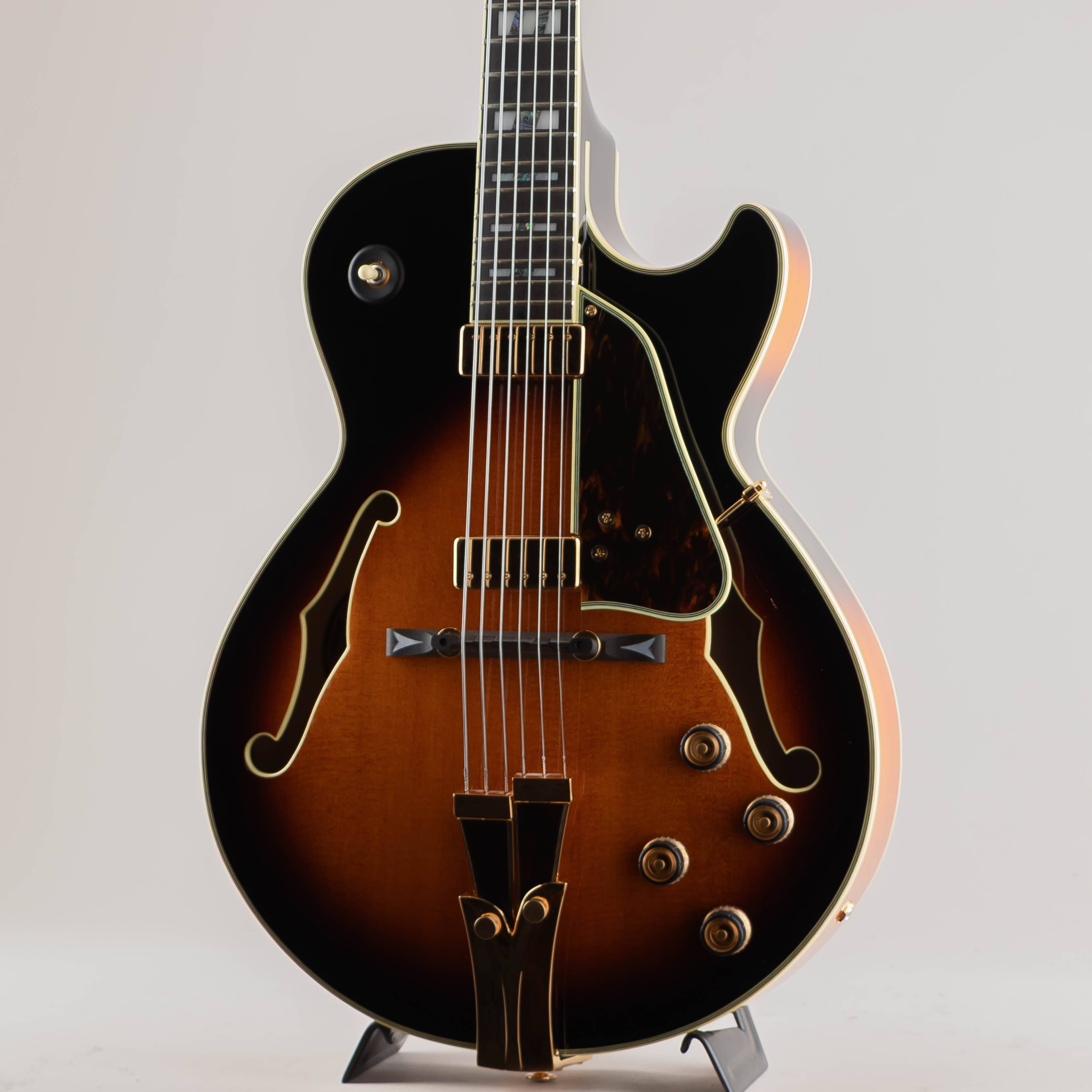 GB10 / Brown Sunburst