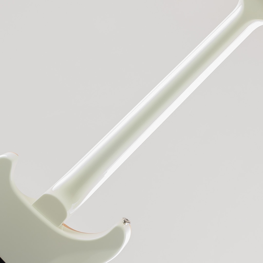 Studio 22 Antique White 2025