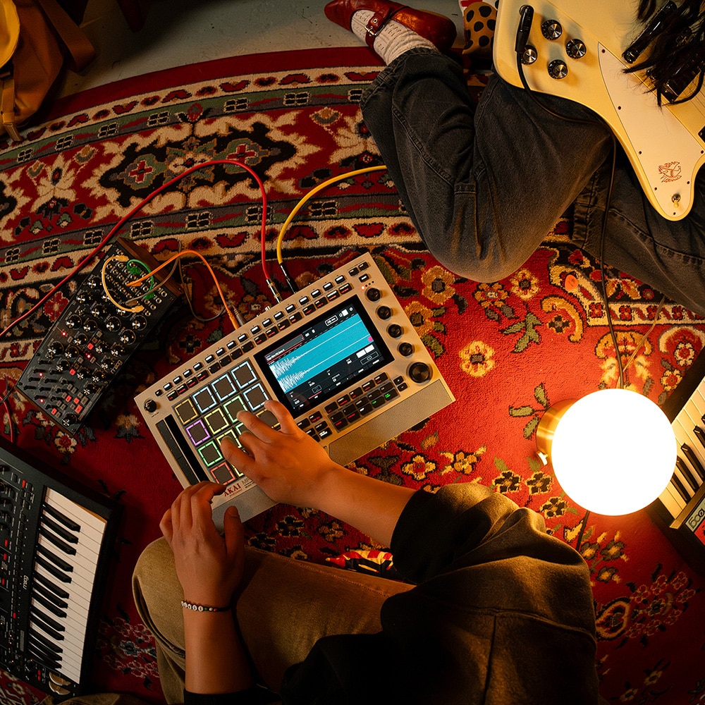 《限定カラー》 AKAI アカイ MPC LIVE 3 Retro サンプラー グルーヴマシーン 音楽制作ツール スタンドアローン
