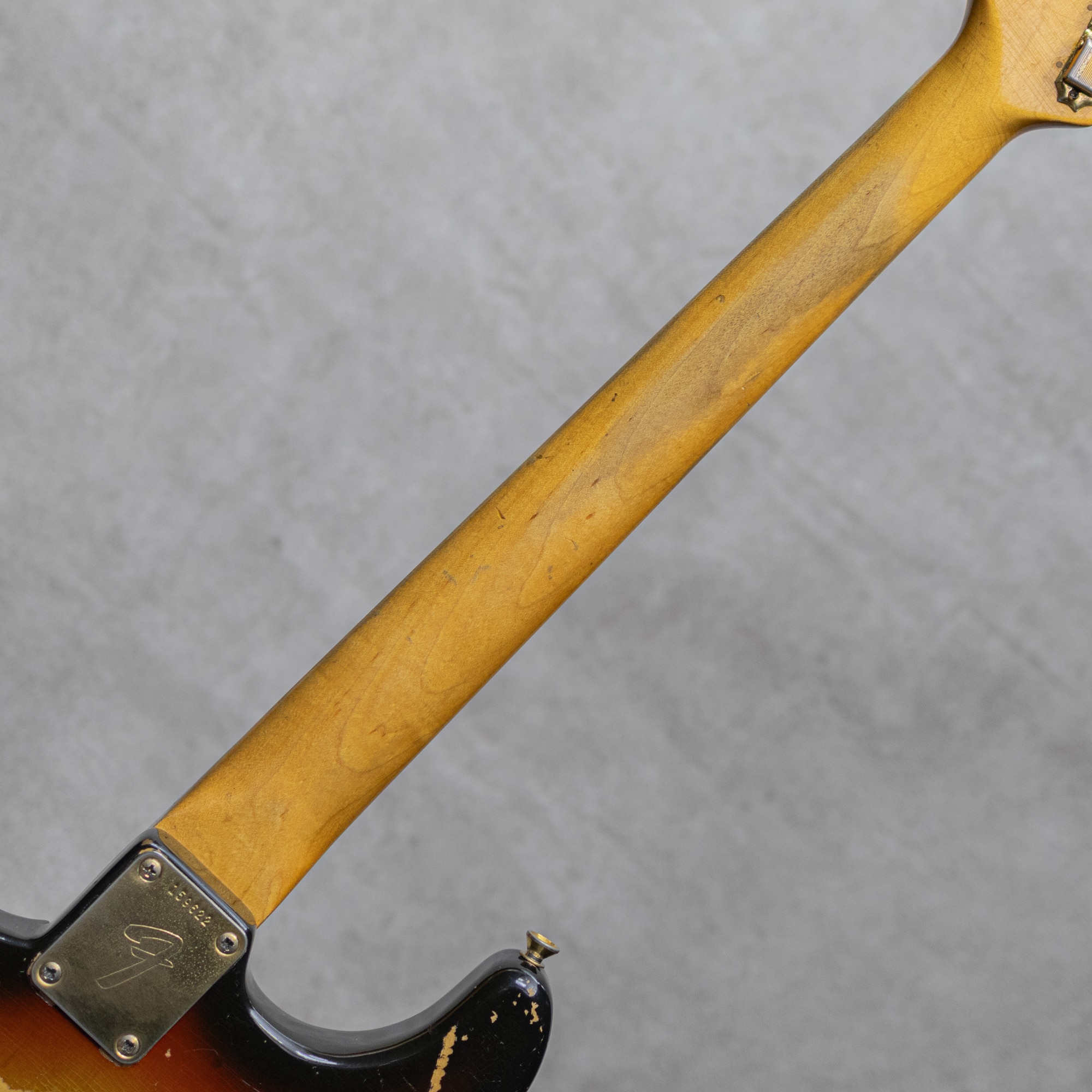 Stratocaster Sunburst Gold Hardware / 1966 & 1967