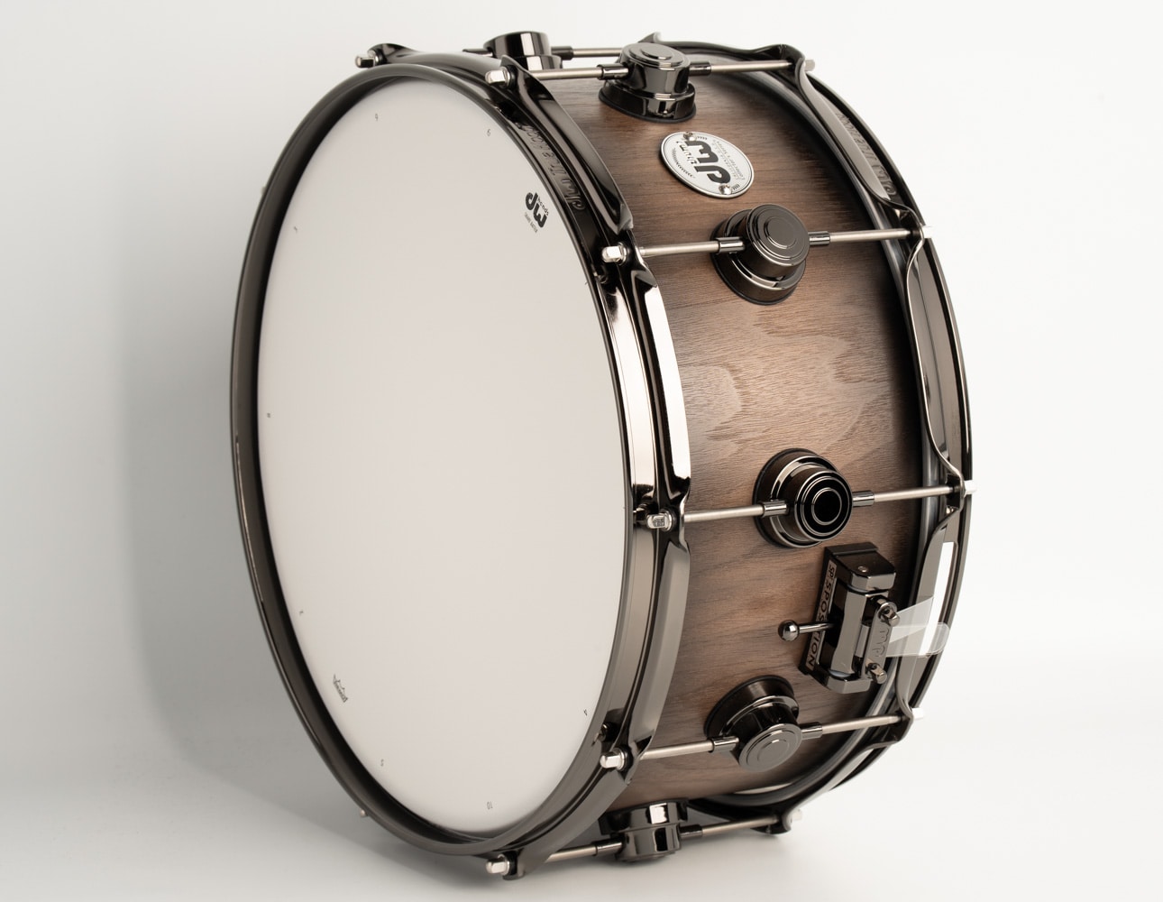 DR936514SSN692 / Collector's Pure Walnut Natural To Quick Ebony Burst