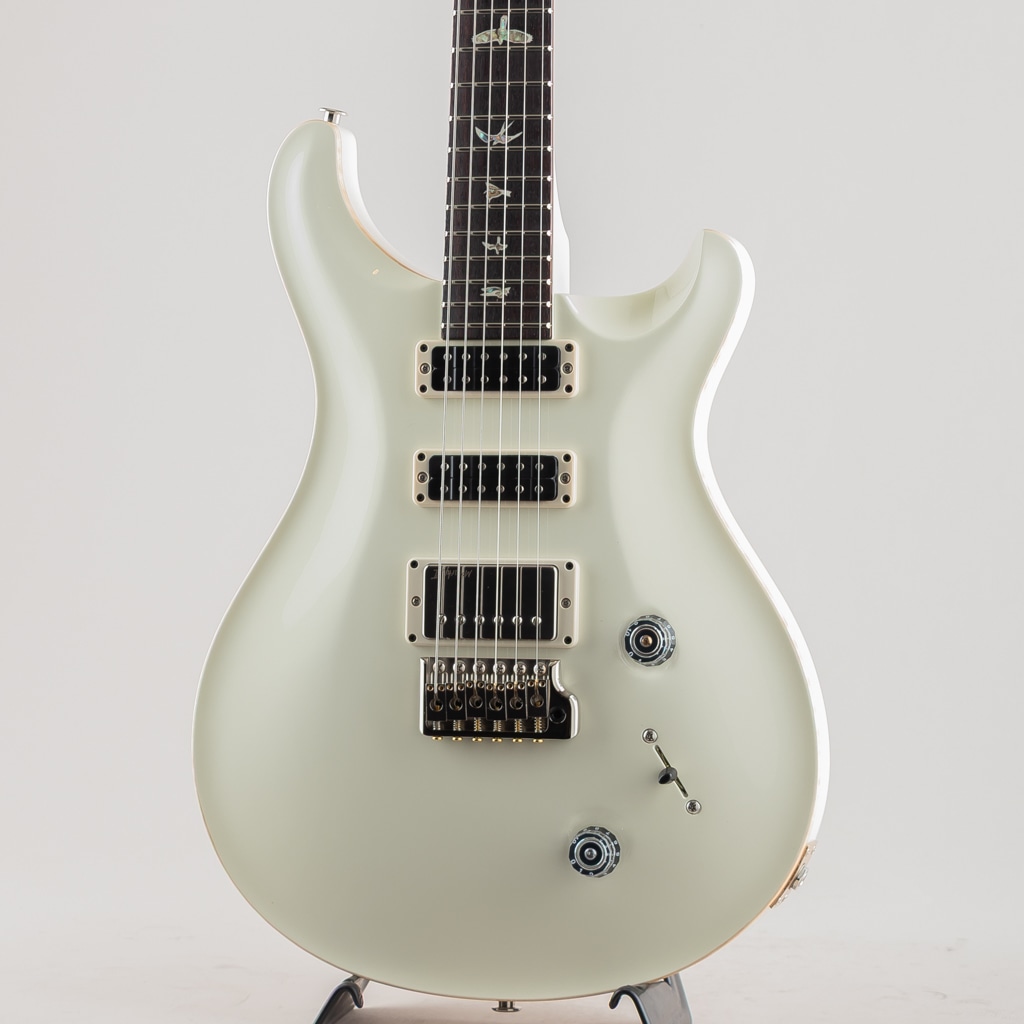 Studio 22 Antique White 2025