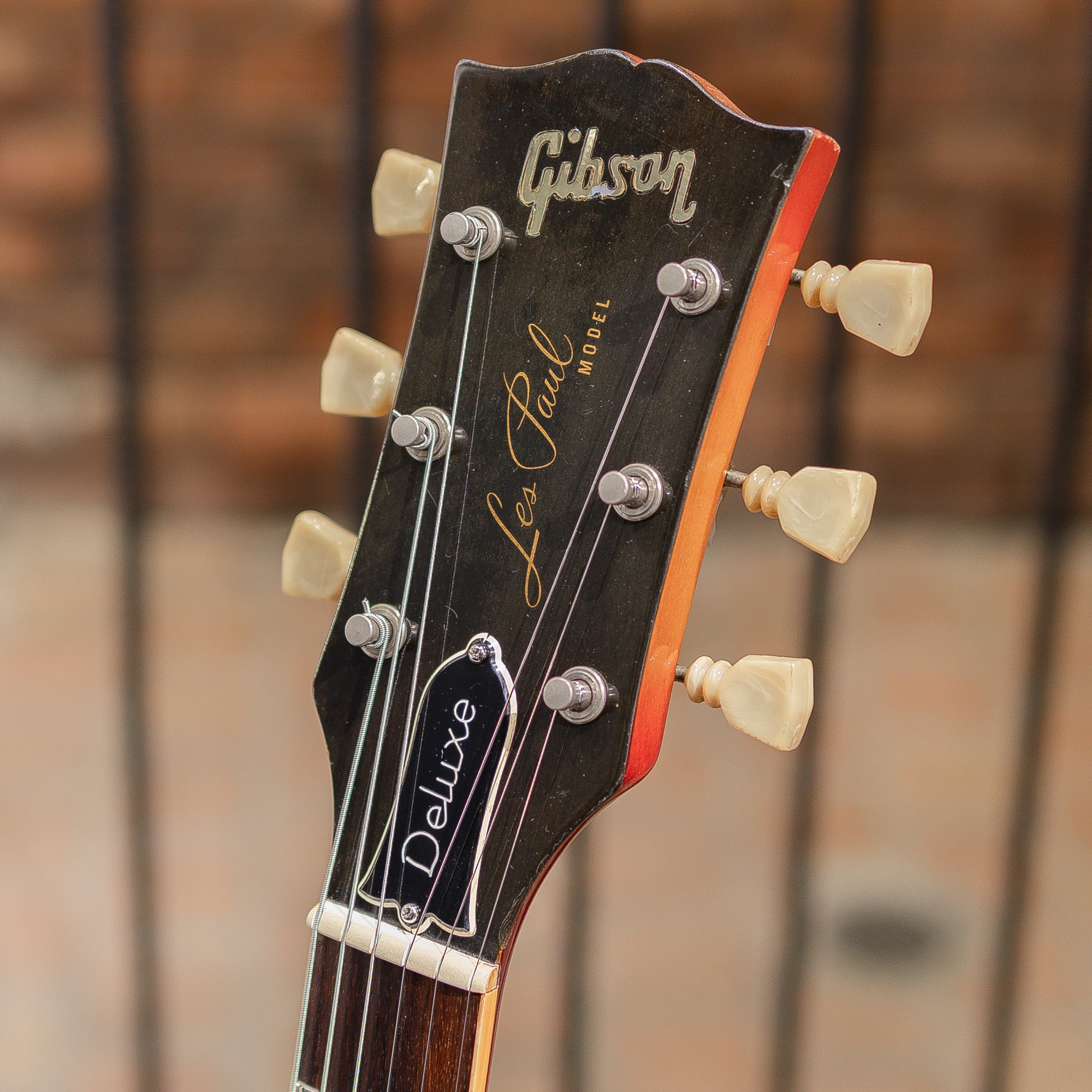 Les Paul Deluxe "Goof Hiders" Cherry Sunburst / Circa 1974