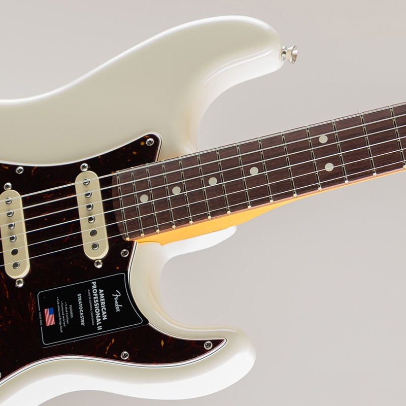 American Professional II Stratocaster /Olympic White/Rosewood Fingerboard