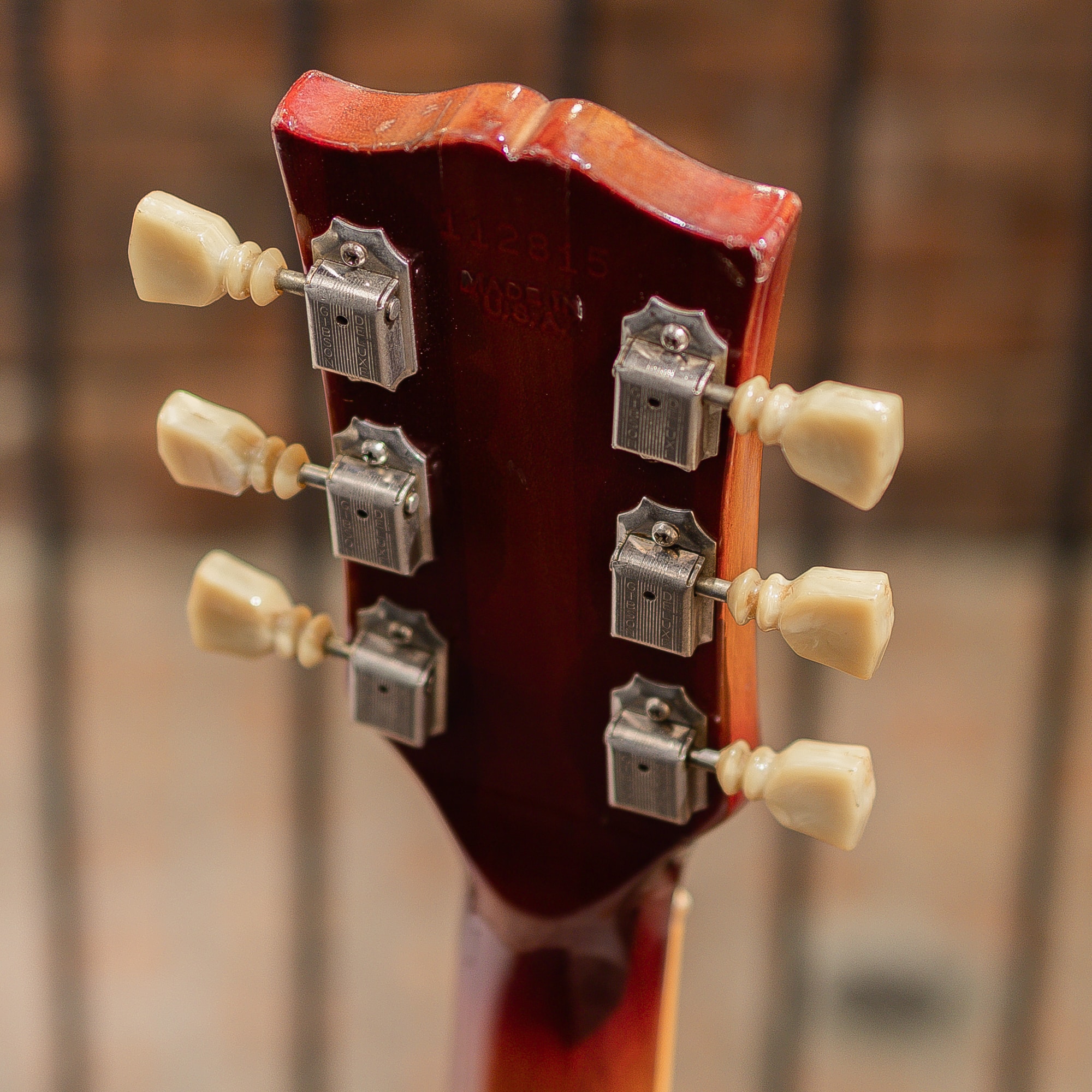 Les Paul Deluxe "Goof Hiders" Cherry Sunburst / Circa 1974