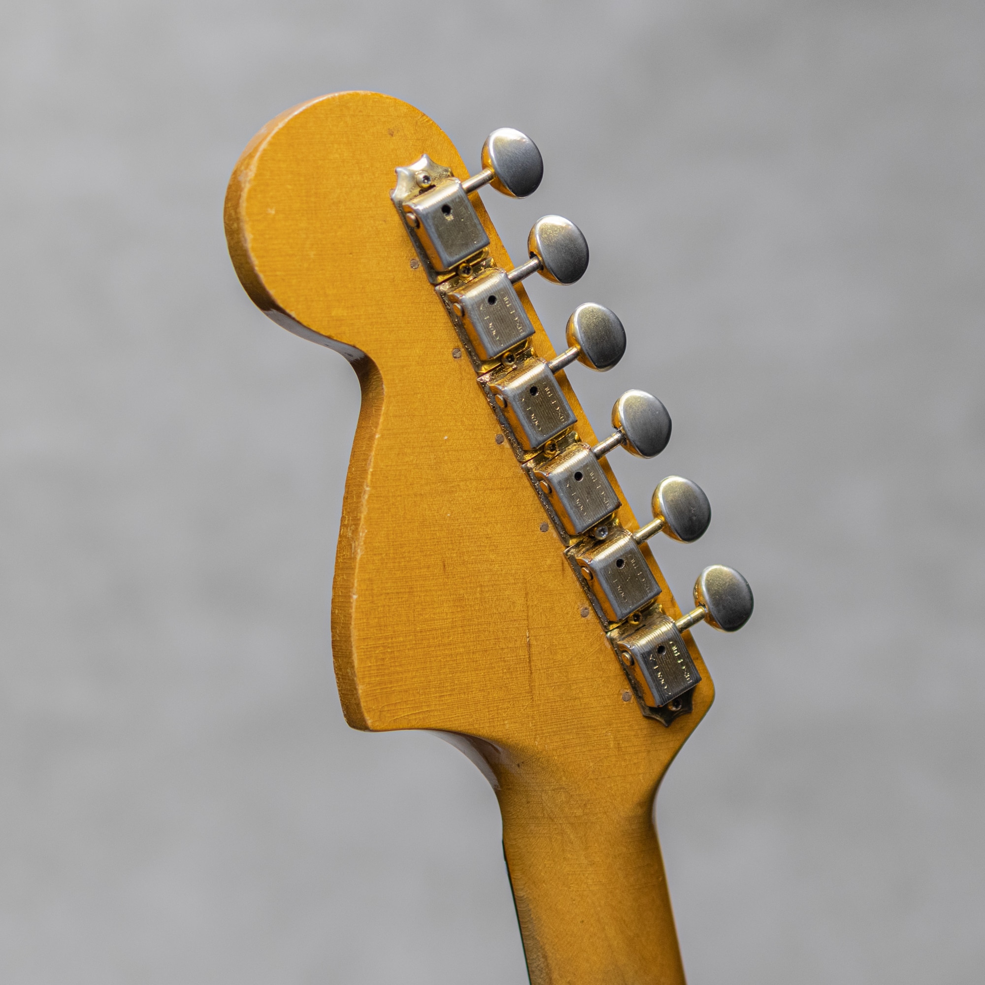 Stratocaster Sunburst Gold Hardware / 1966 & 1967