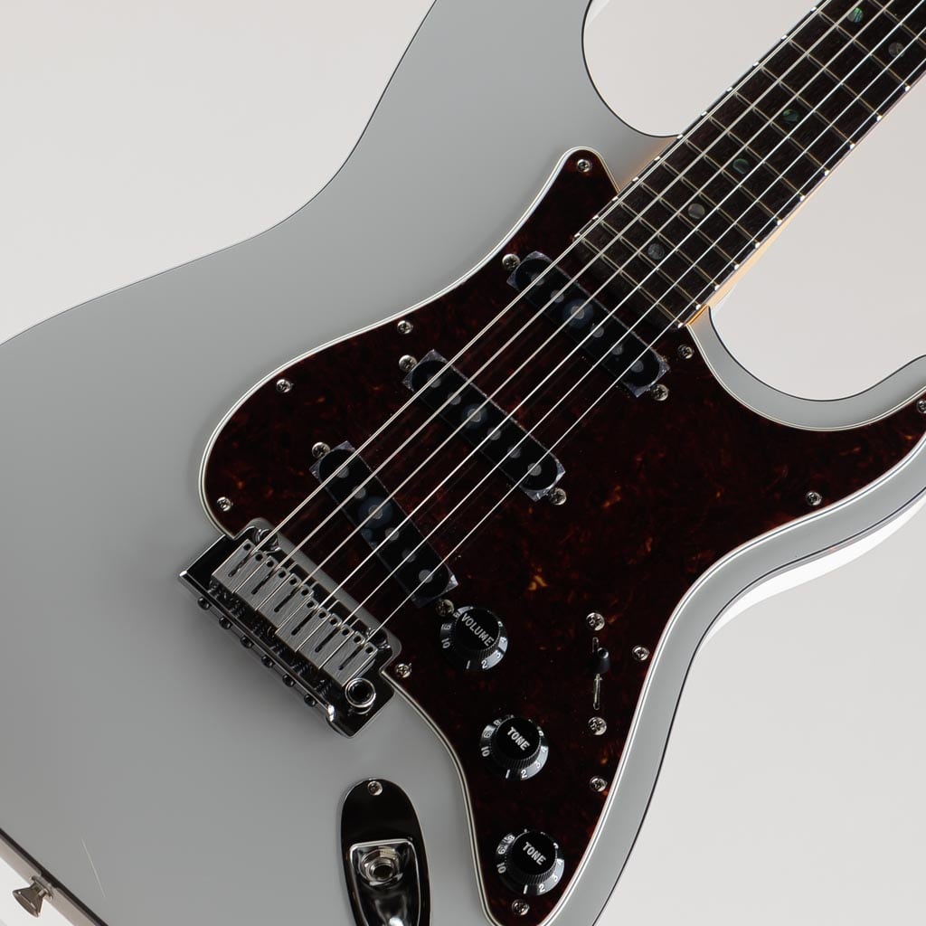Made in Japan Limited Active Modern Stratocaster, Rosewood Fingerboard, Feather Gray