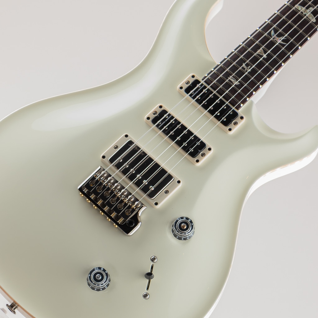 Studio 22 Antique White 2025