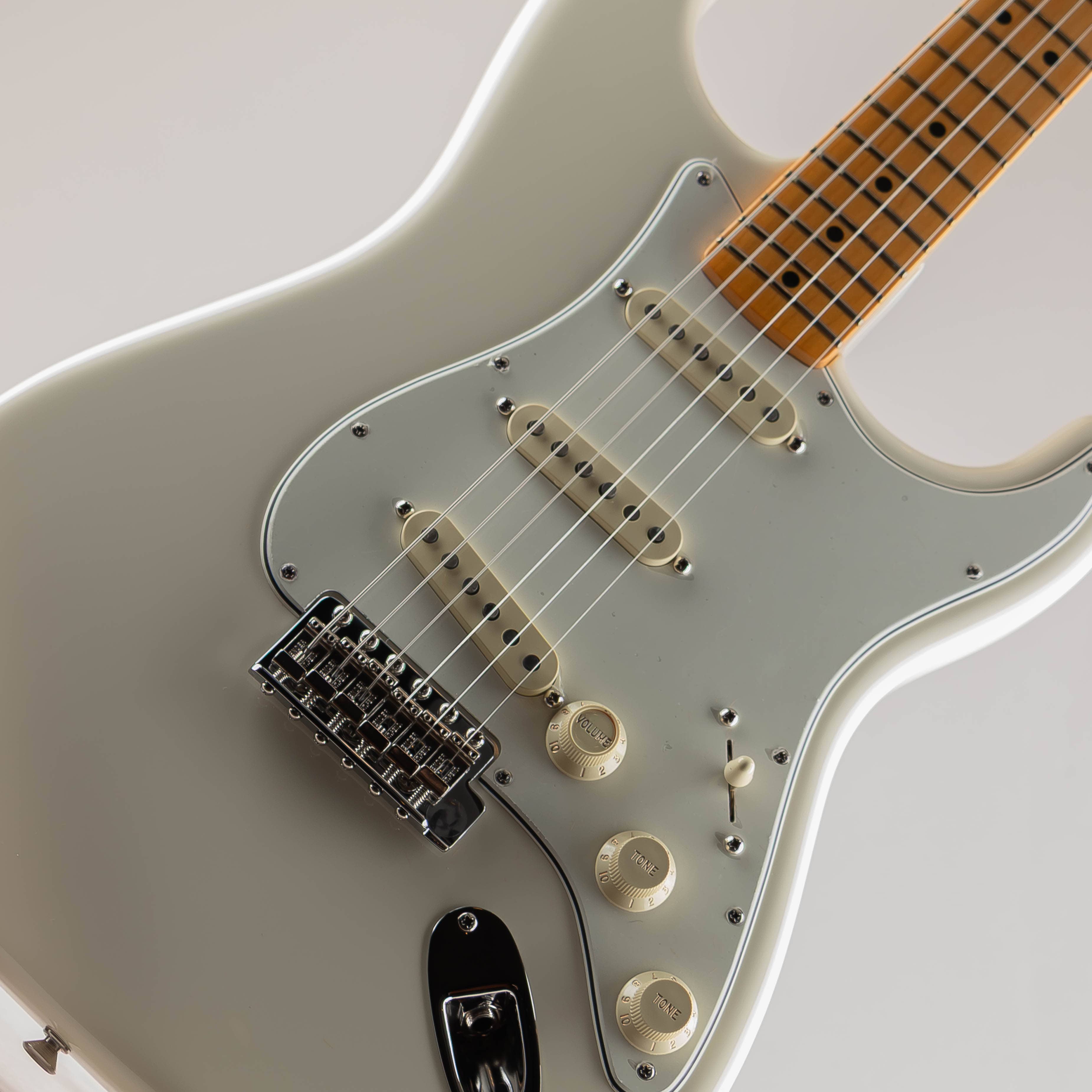 Limited Edition American Vintage II 1973 Stratocaster/Olympic White/Maple Fingerboard