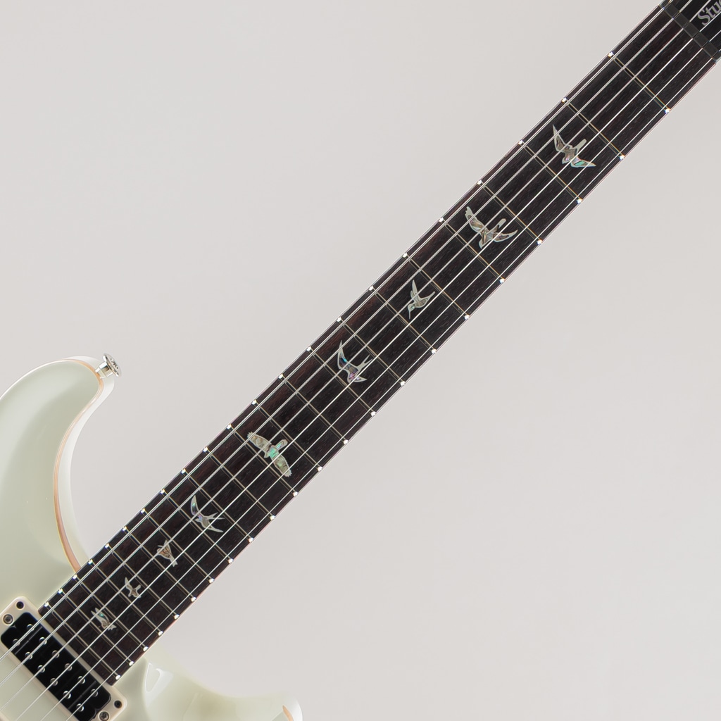 Studio 22 Antique White 2025