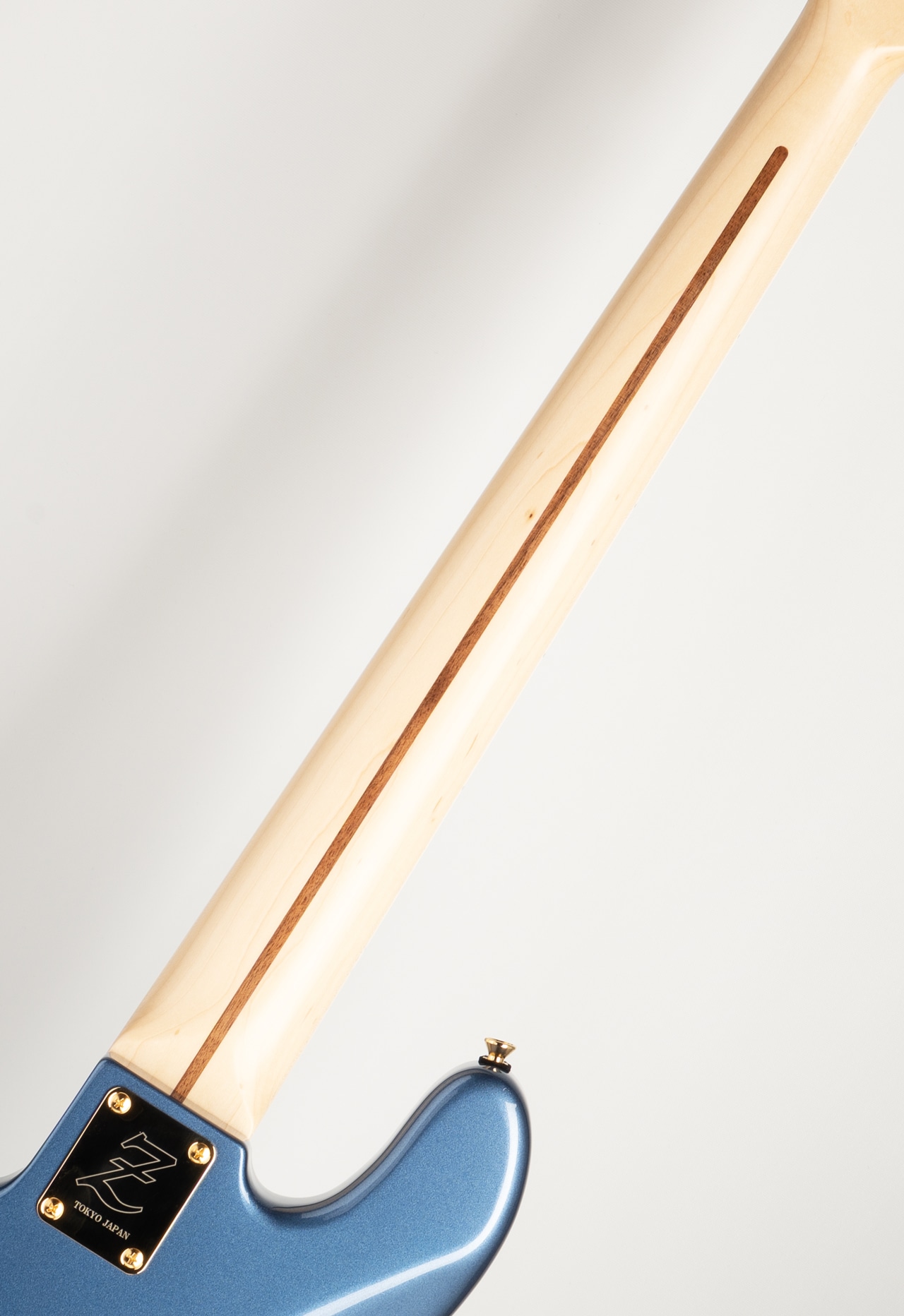 M#265 Custom“Old Lake Placid Blue/MH Gold Parts”: ベース｜三木楽器