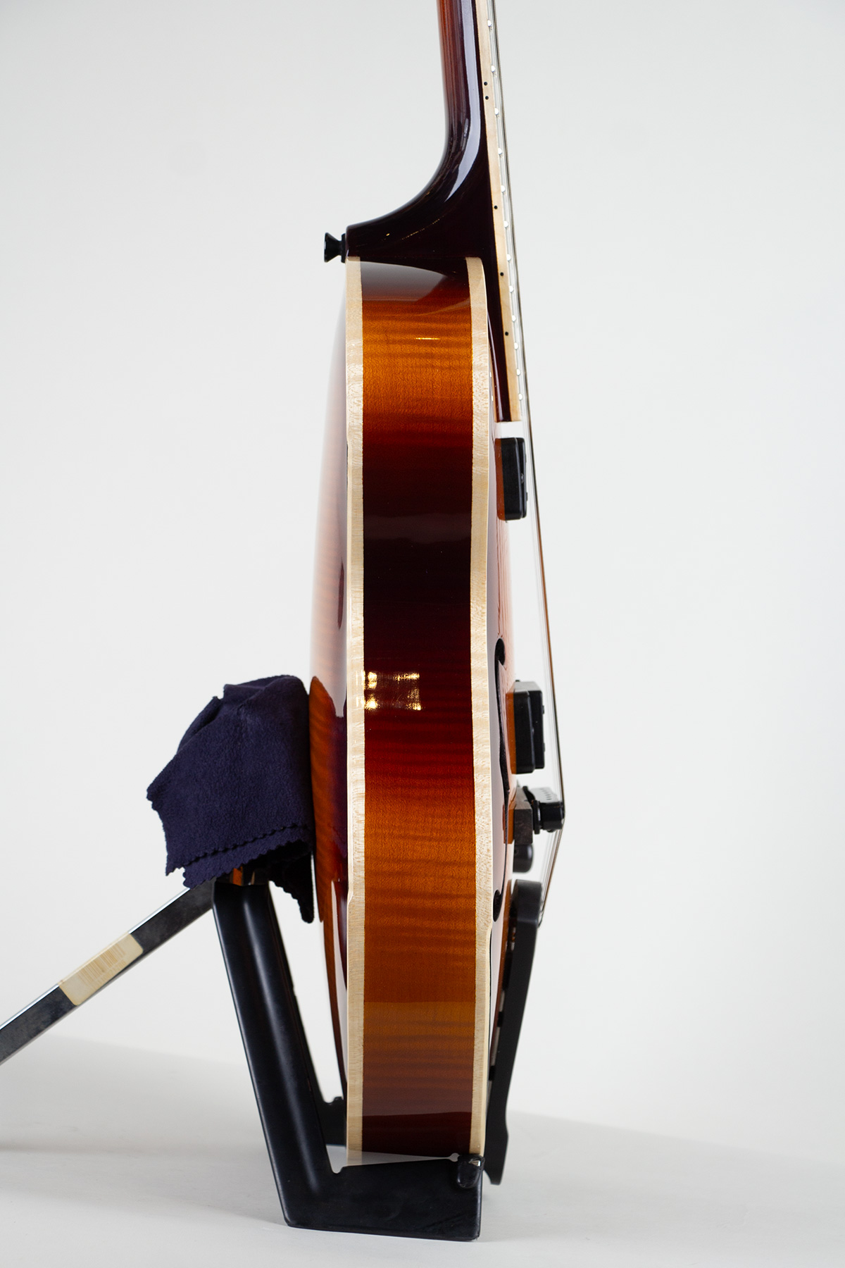 Model 14 Archtop 2 Pickup Tabacco Burst High Gloss Topcoat