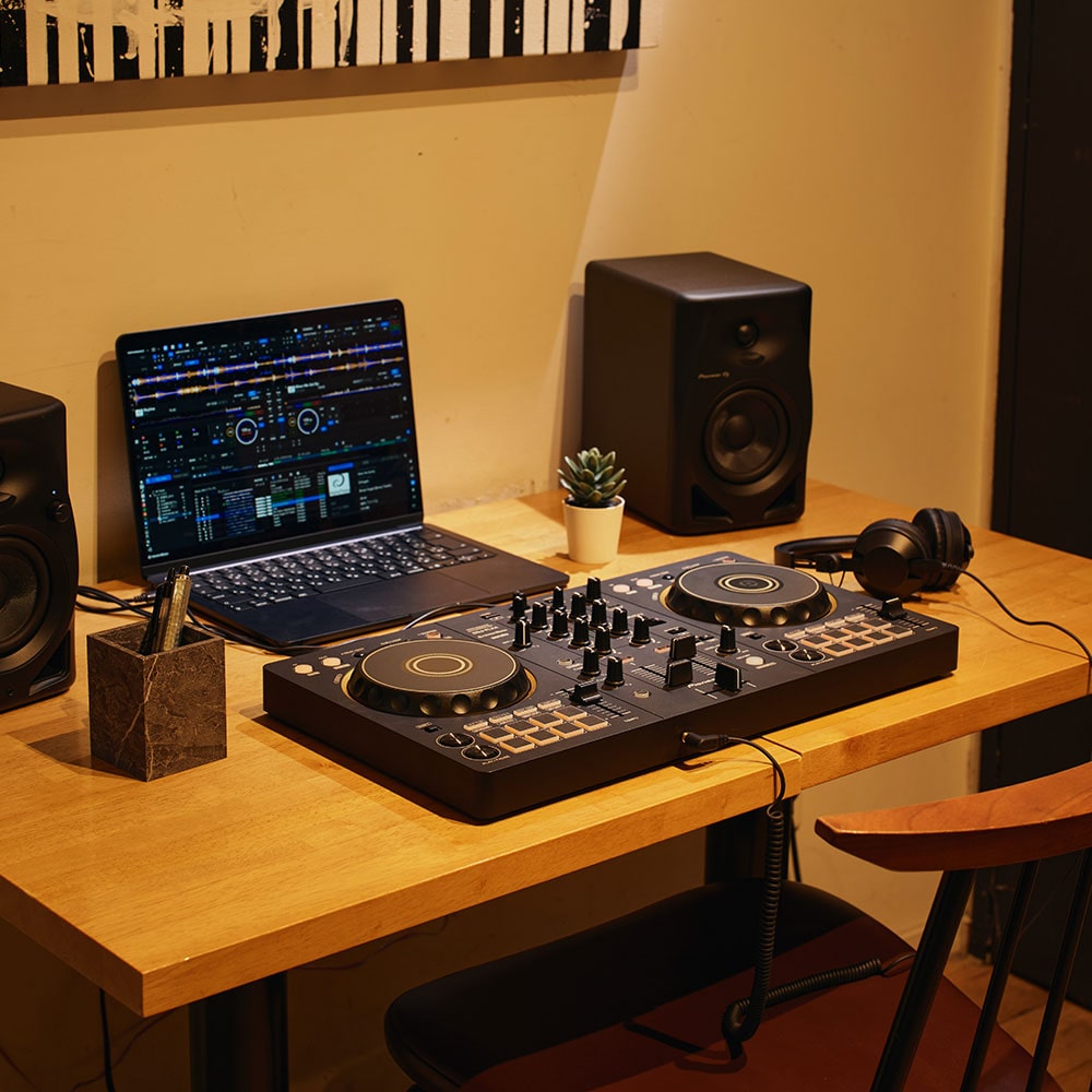 《6月26日発売》 PIONEER DJコントローラー DDJ-FLX4-N (ゴールド) + ヘッドホン ATH-S100 + PCスタンド + スピーカー Z150 + ダストカバー セット ゴールド DZONE
