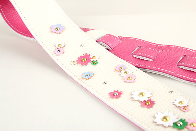 アイボリー×ディープピンク