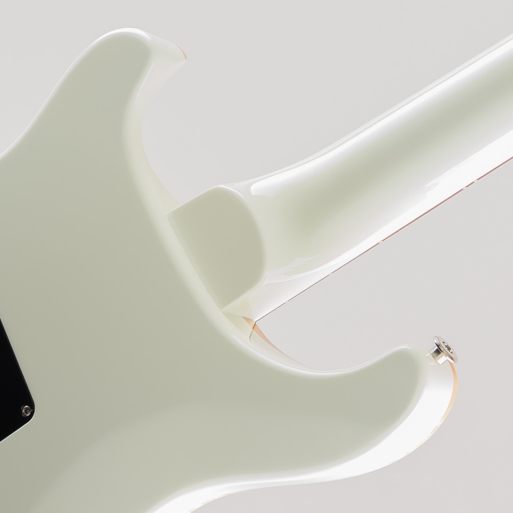 Studio 22 Antique White 2025