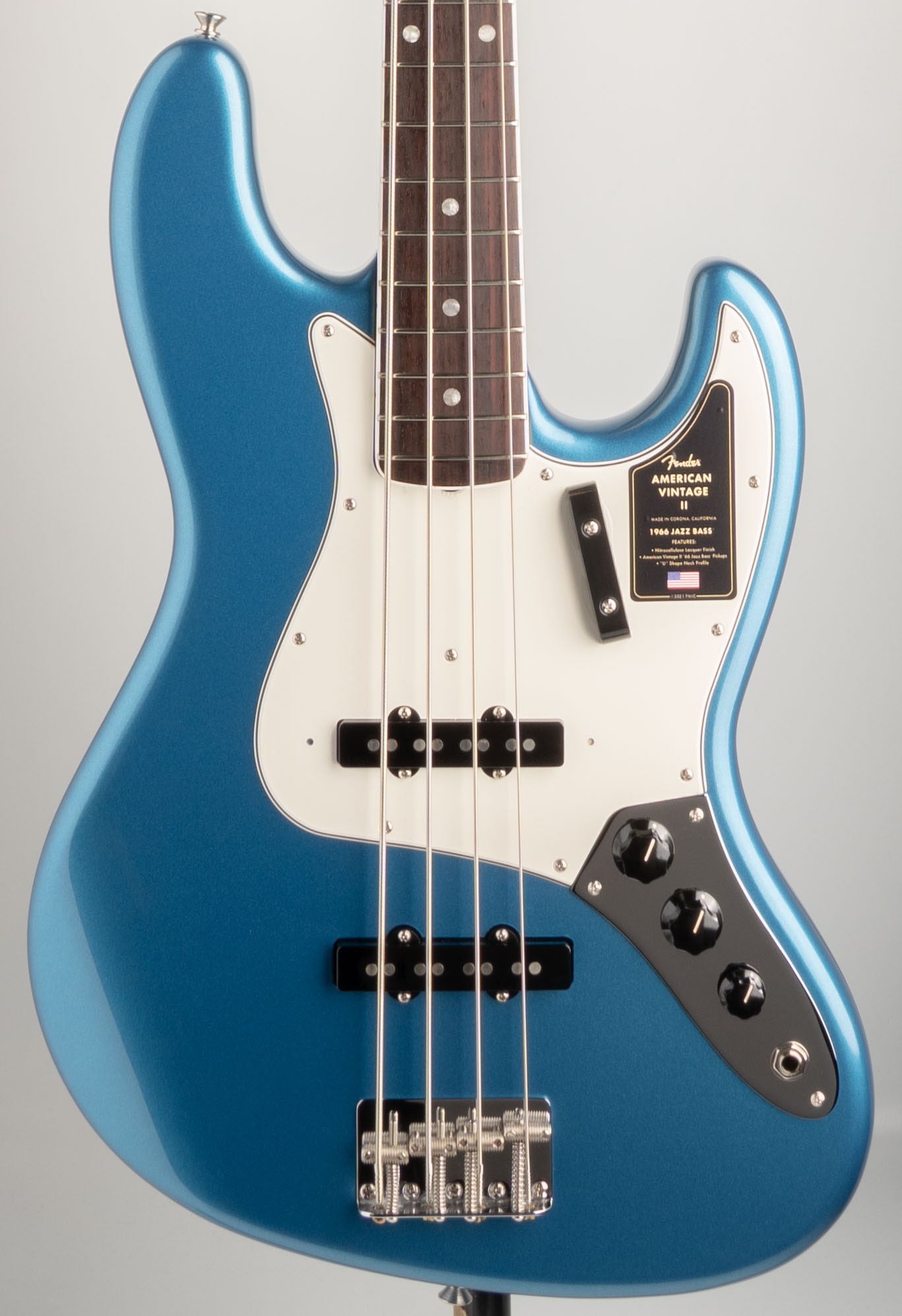 American Vintage II 1966 Jazz Bass / Lake Placid Blue