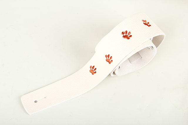 LITEシリーズ Slim 刺繍ストラップ 足あとアイボリー × ブラウン【刺繍カラーオーダーモデル】 ねこ足あとアイボリー × ブラウン 梅田店