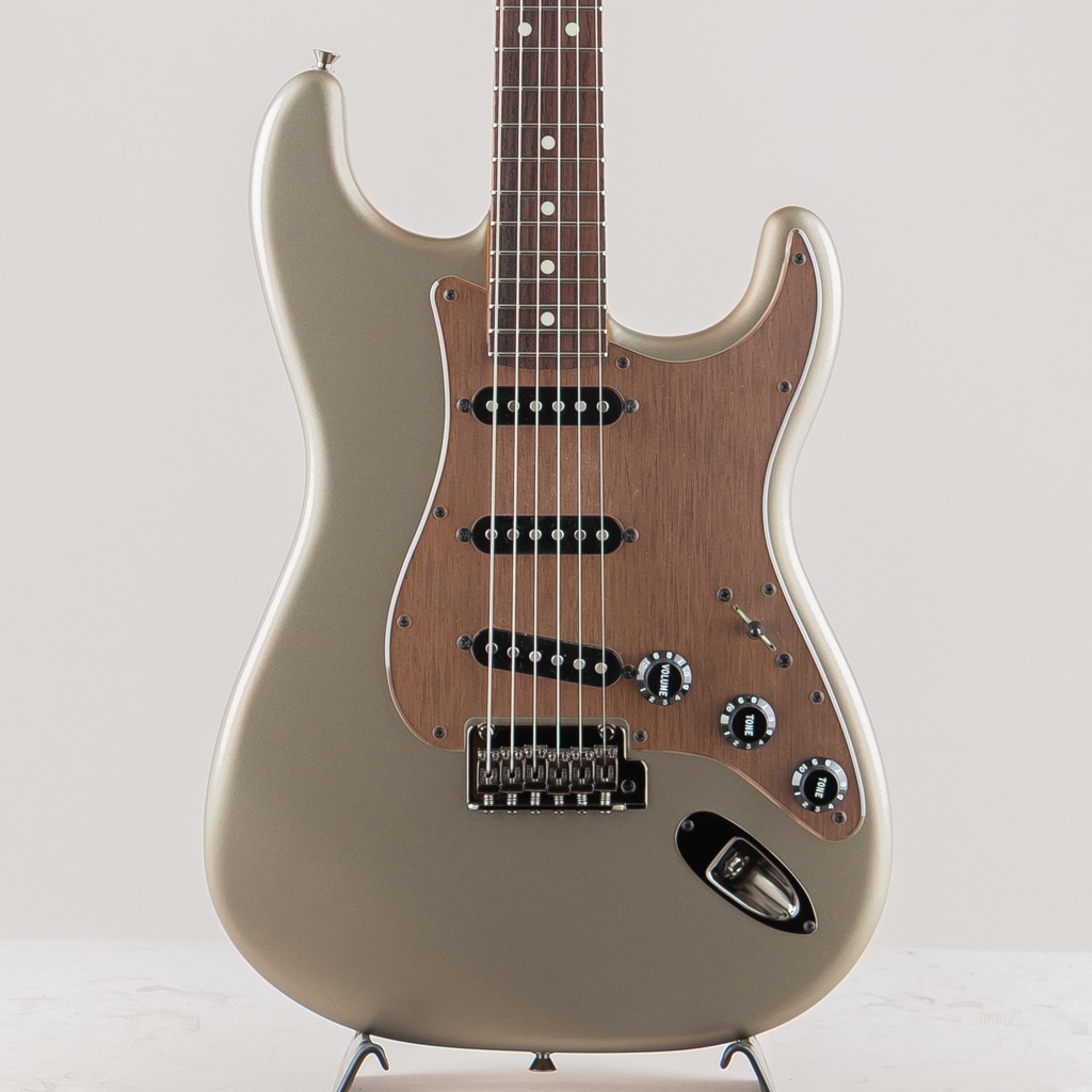 Made in Japan Hybrid II 2026 Collection Stratocaster Satin Metallic/Matte Champagne Mirage/Rosewood Fingerboard